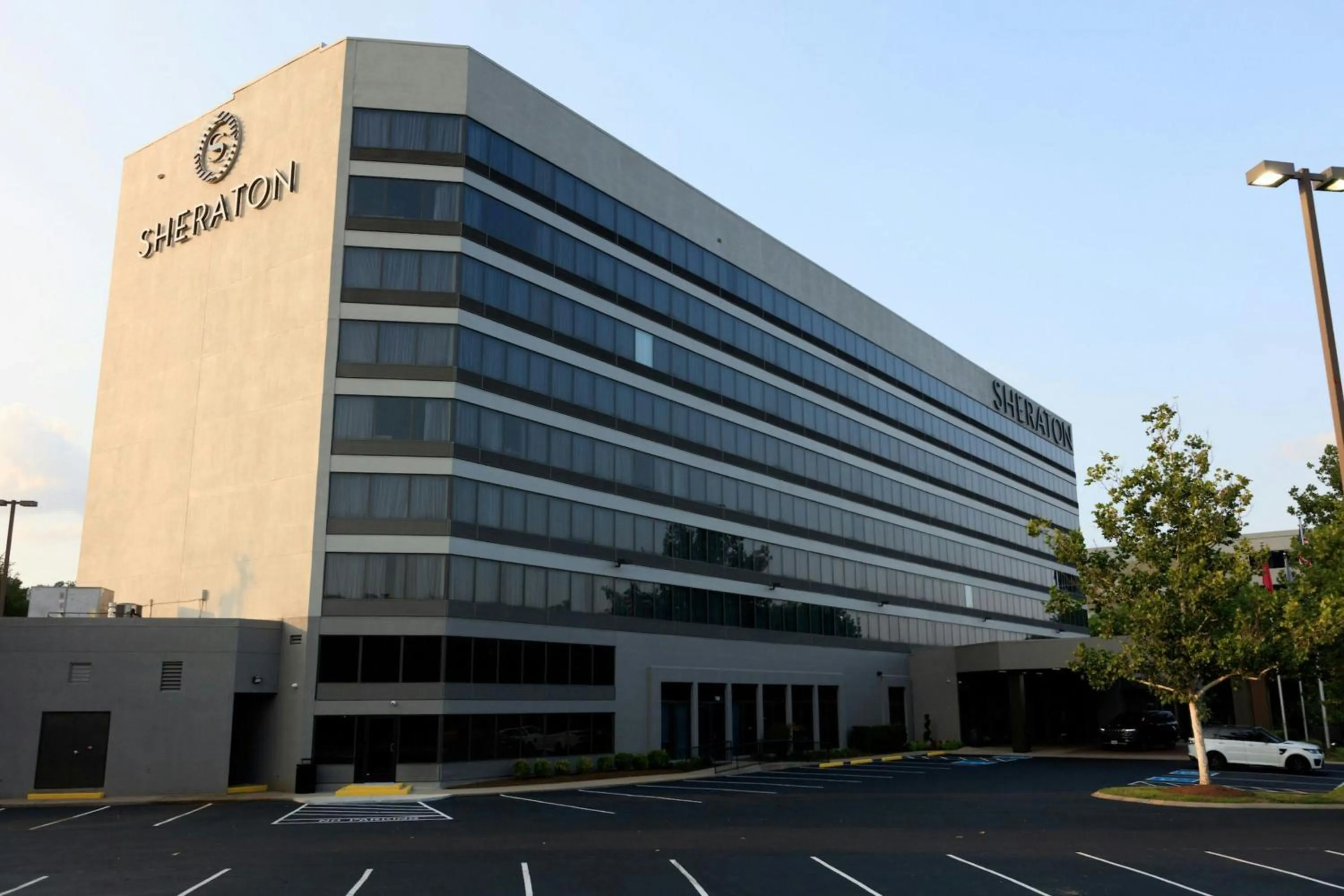 Property building in Four Points Nashville - Brentwood