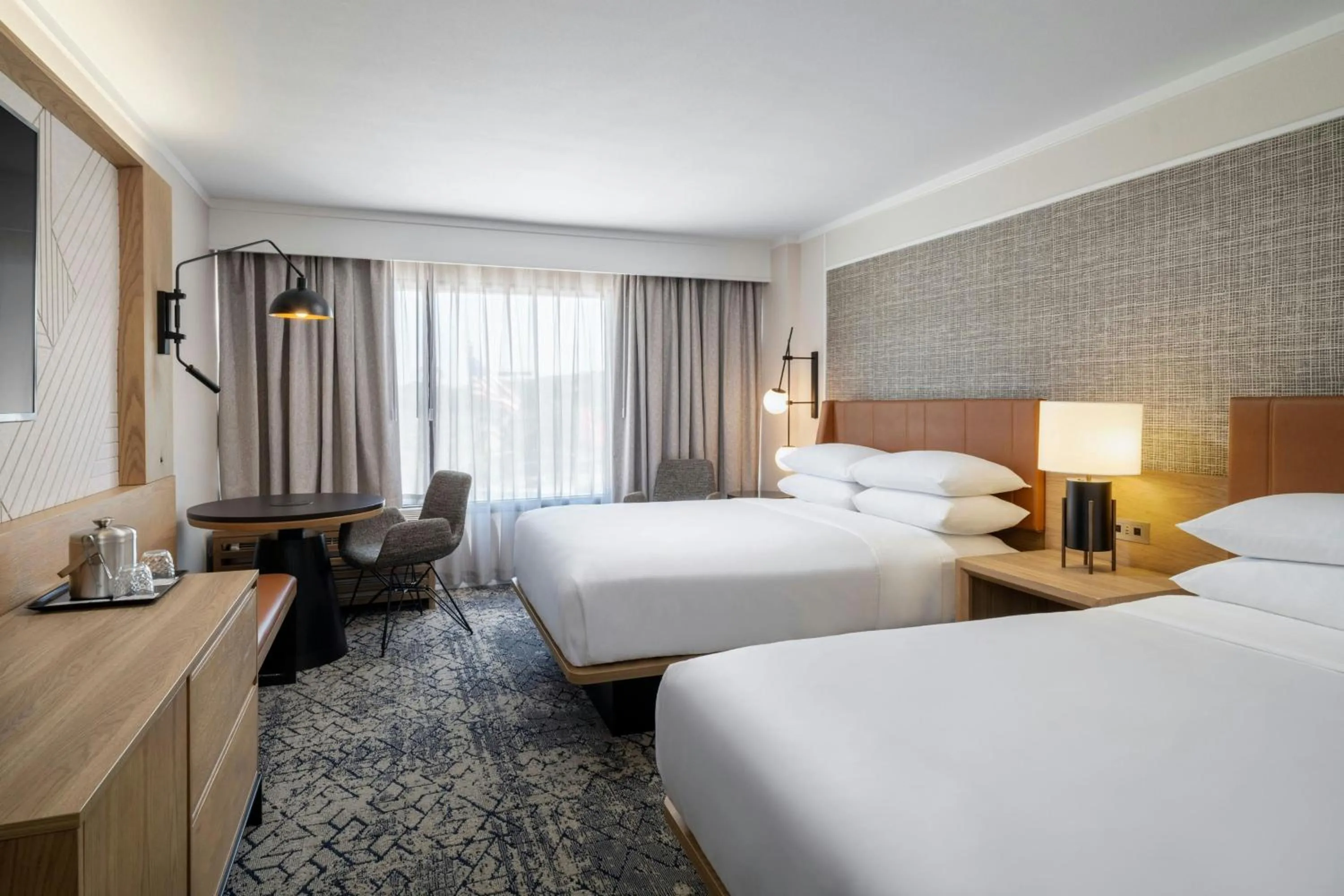 Photo of the whole room, Bed in Four Points Nashville - Brentwood