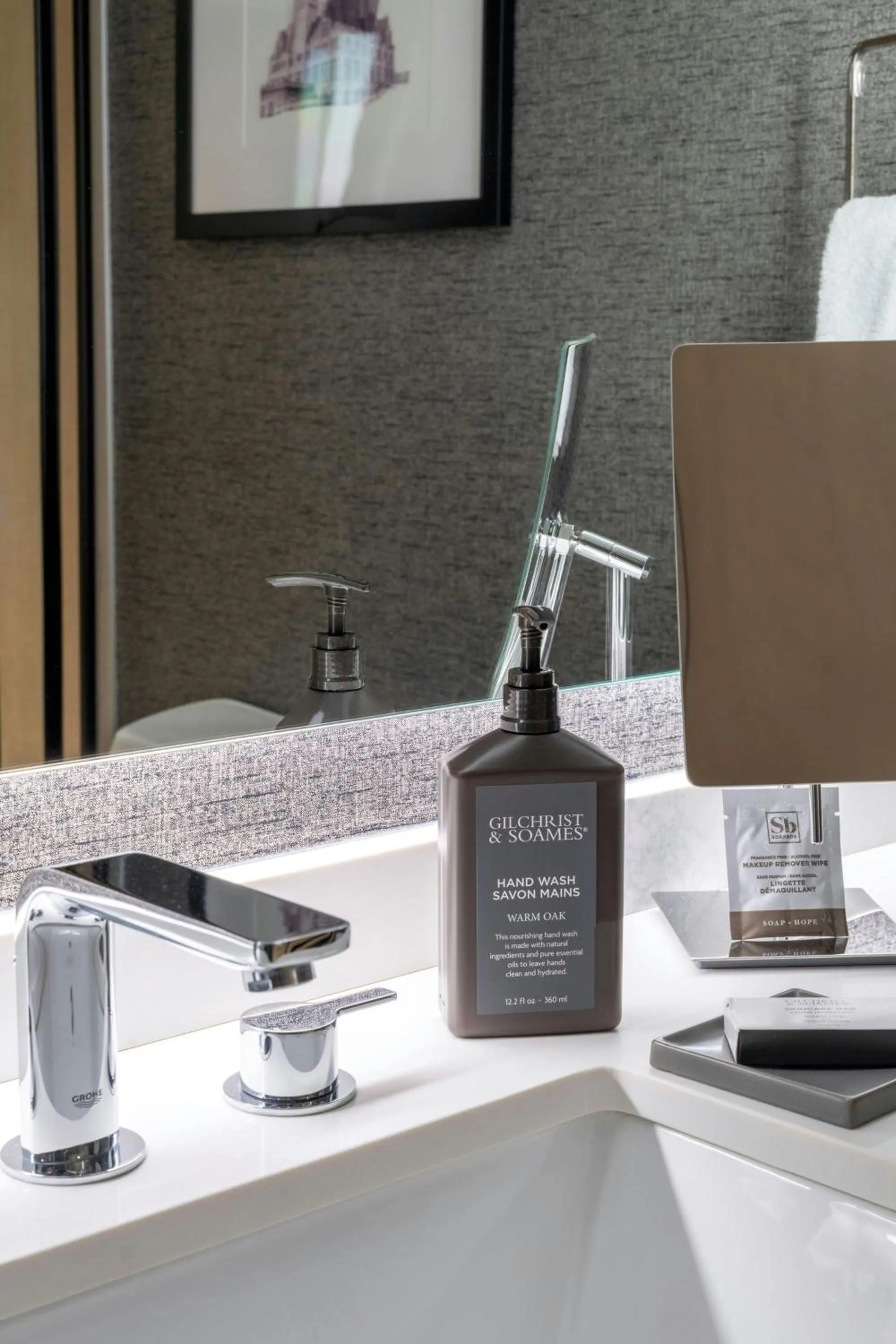 Bathroom, Bed in Four Points Nashville - Brentwood