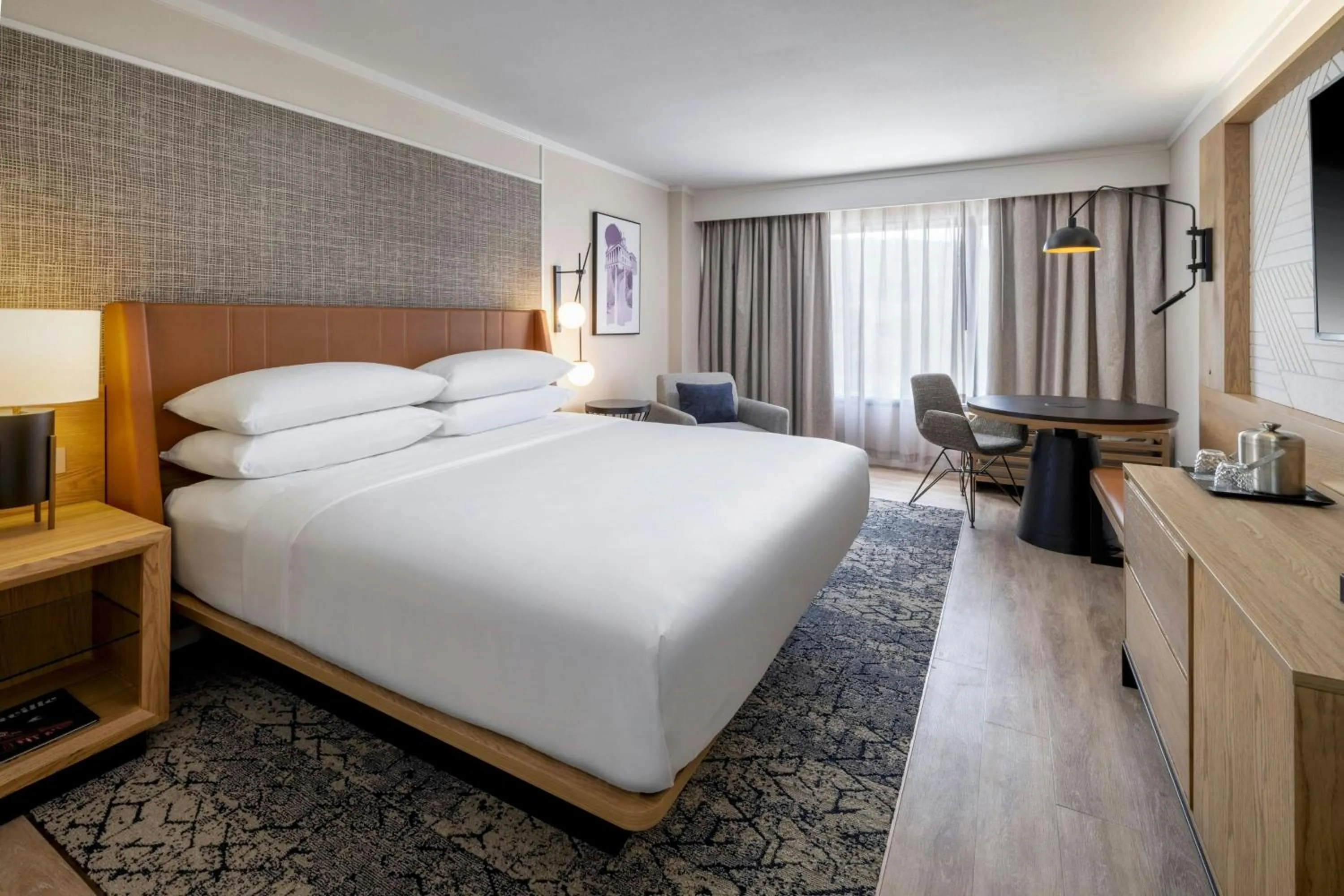 Photo of the whole room, Bed in Four Points Nashville - Brentwood