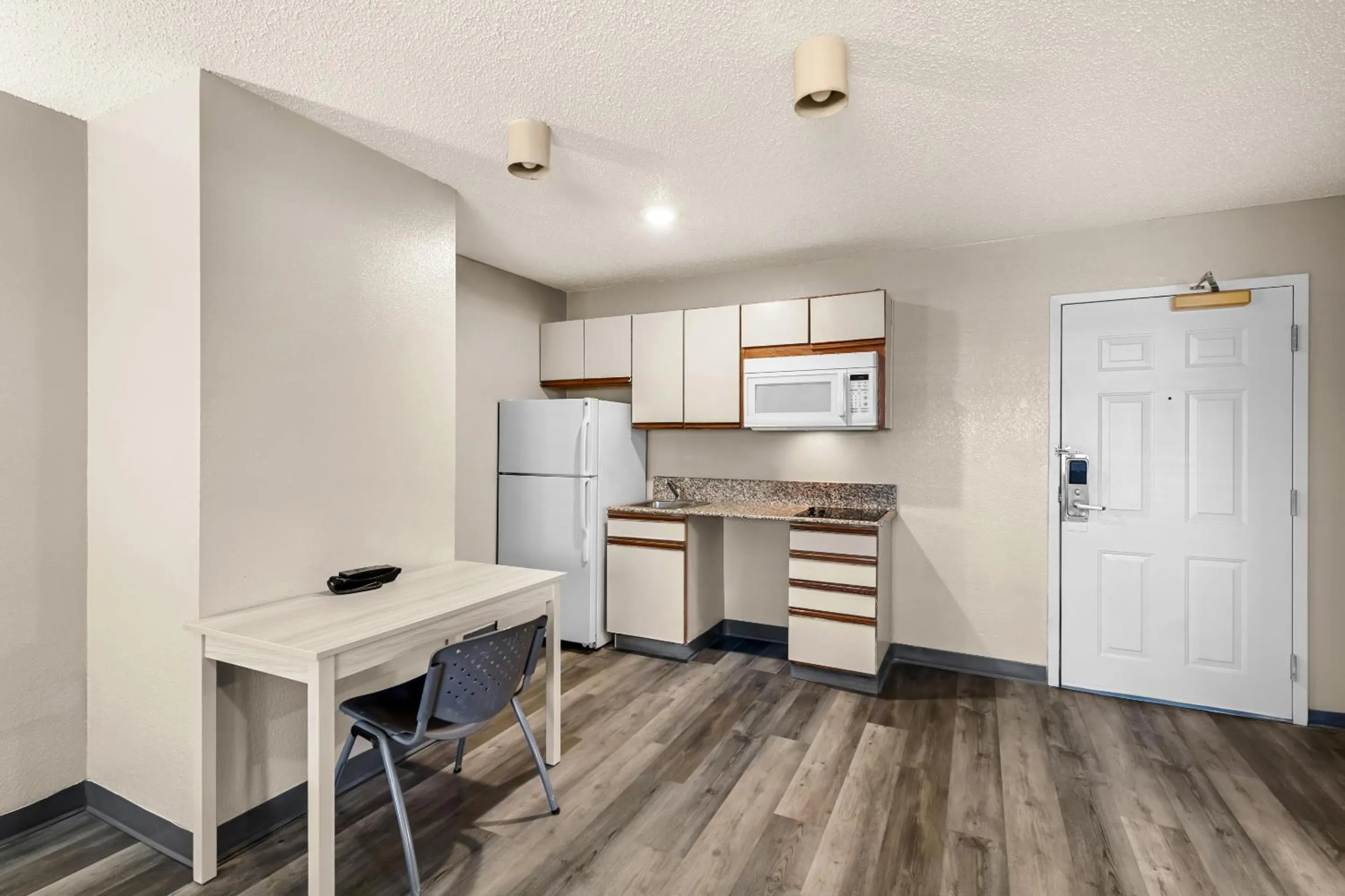 Kitchen or kitchenette in Birch Hill Suites Columbia