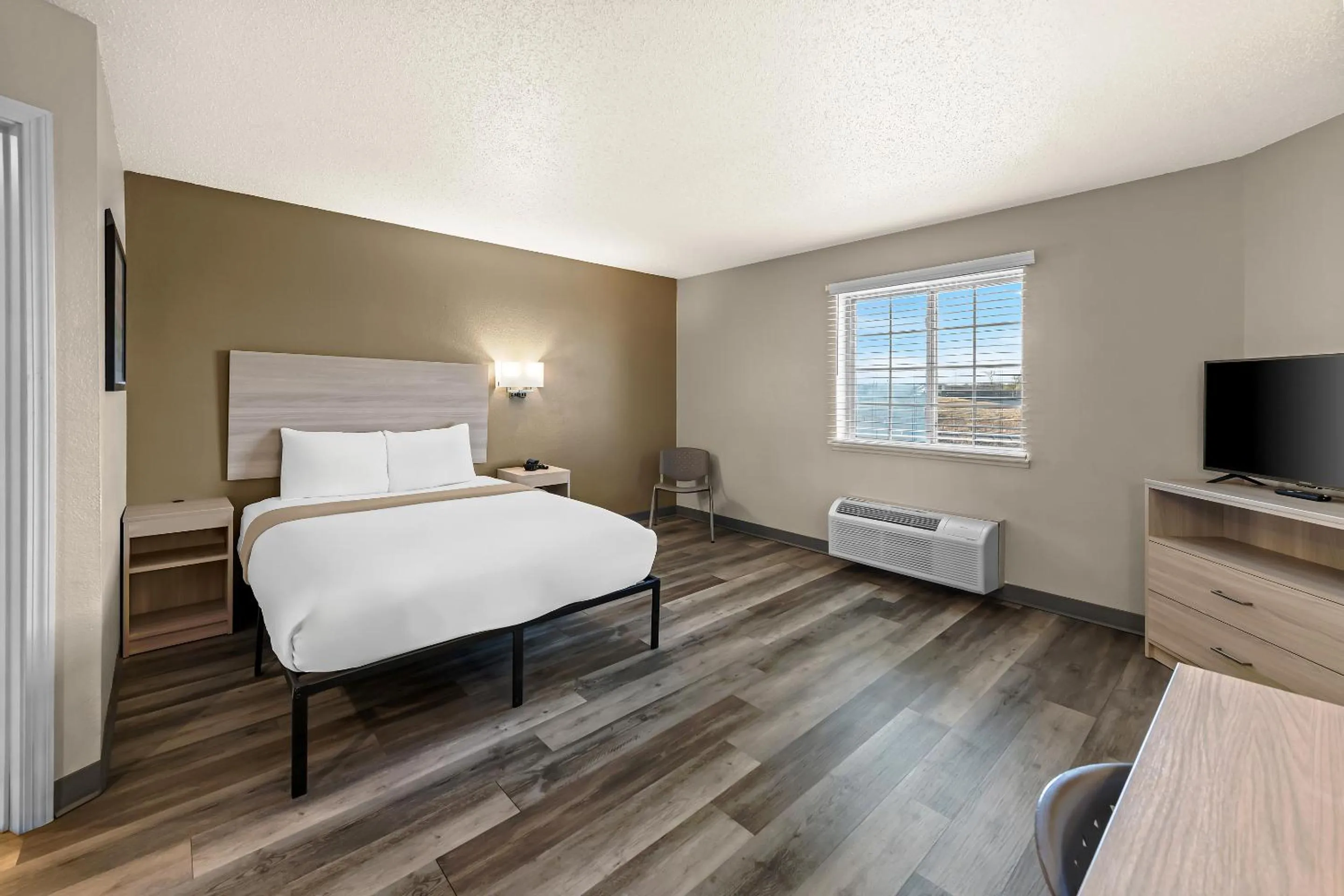 Bed in Birch Hill Suites Columbia