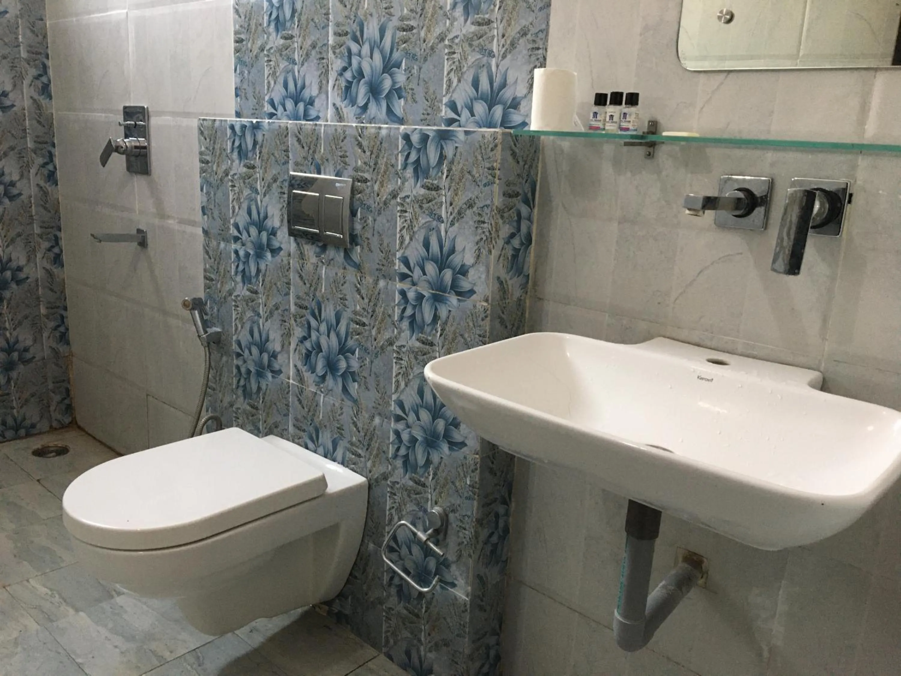 Bathroom in Hotel Trihari