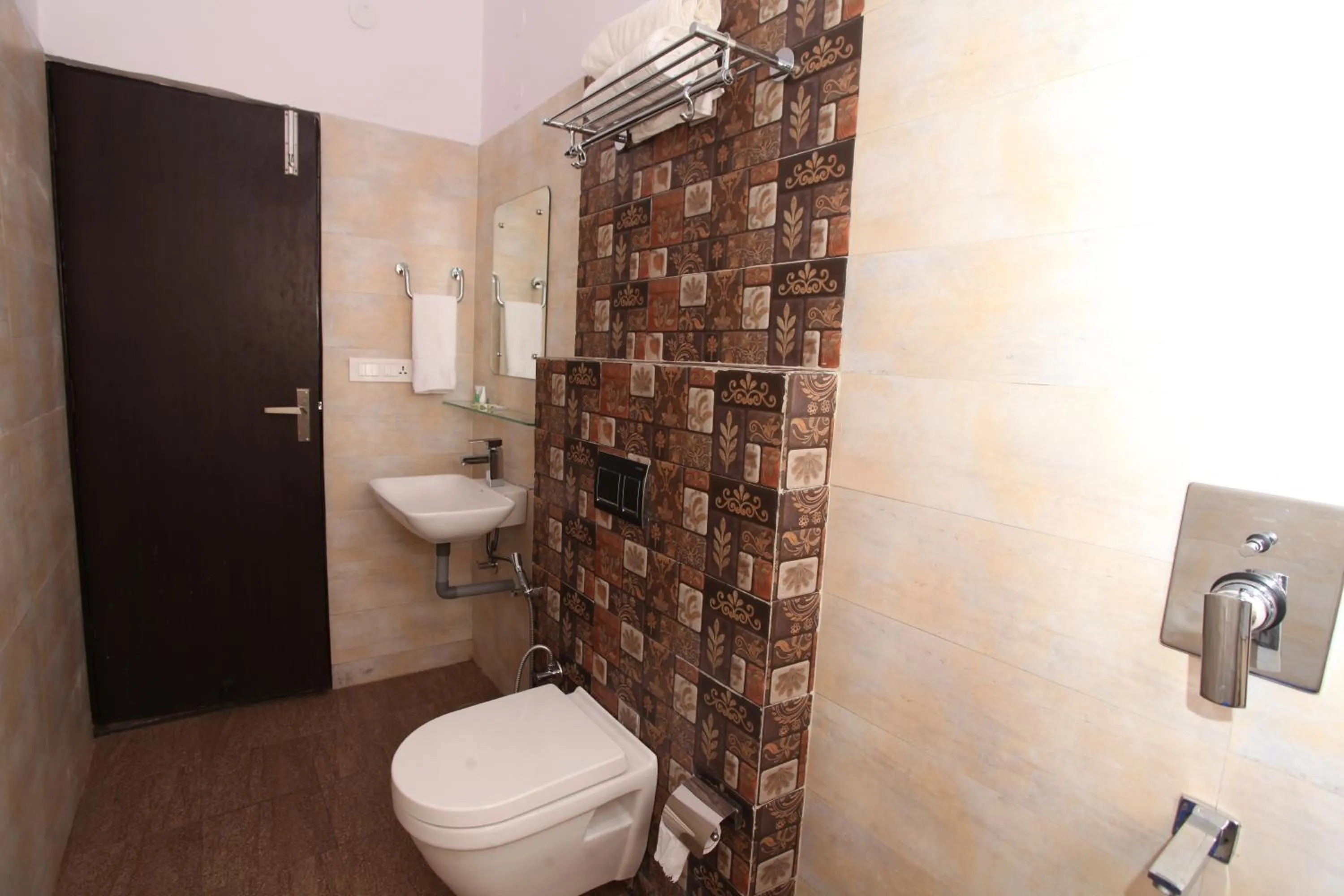 Shower in Hotel Trihari