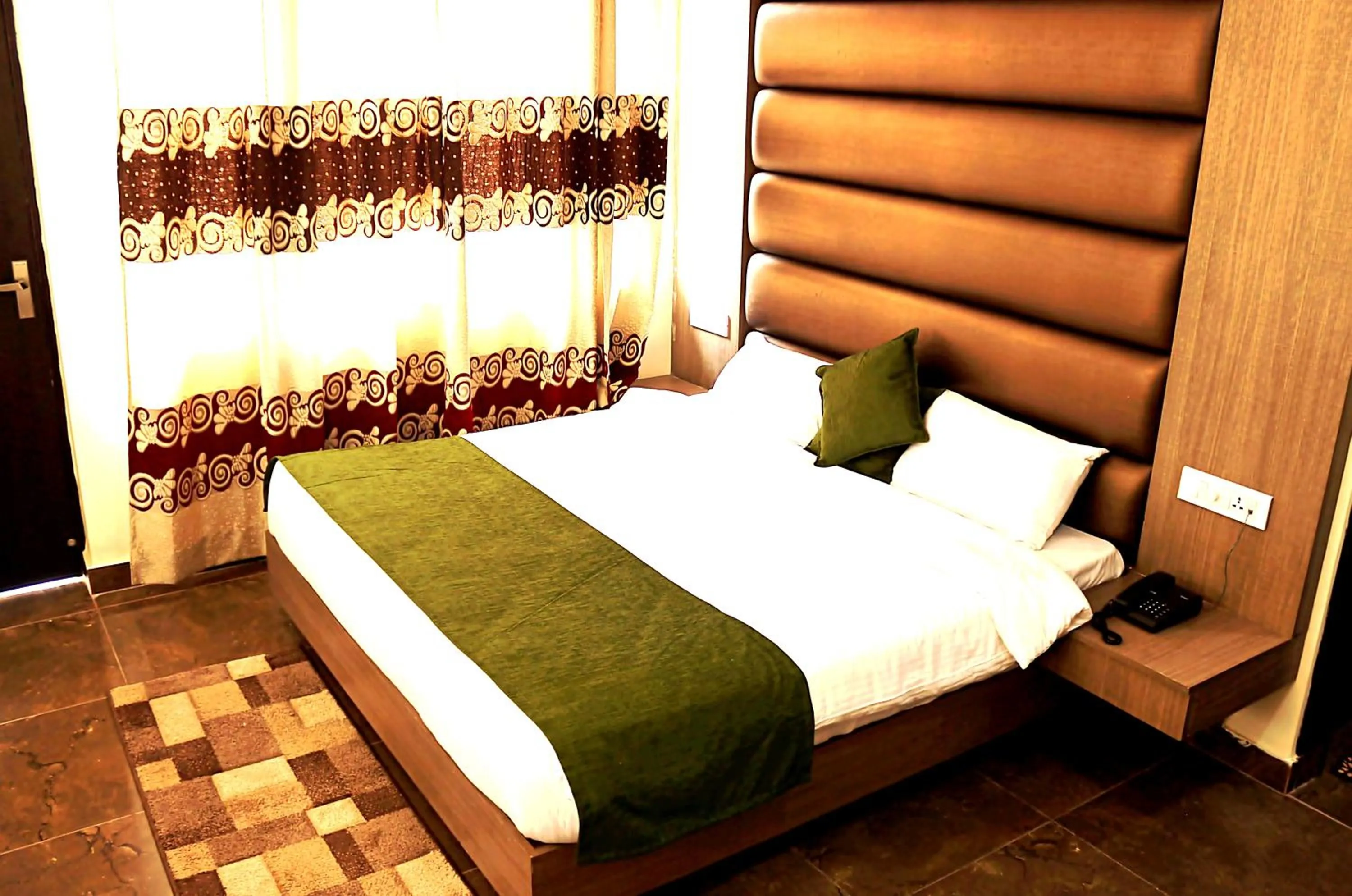 Bedroom, Bed in Hotel Trihari