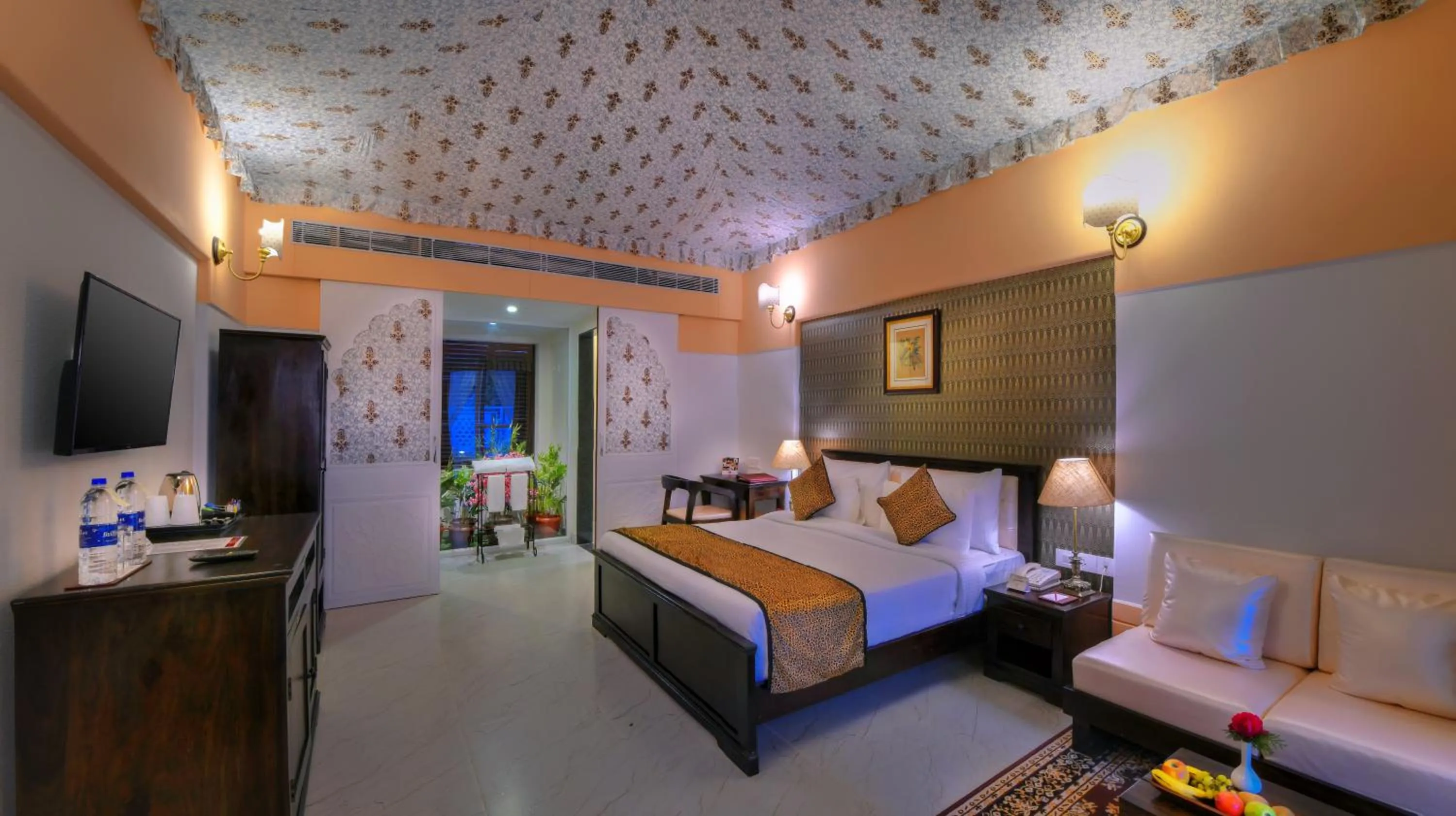 Photo of the whole room, Bed in The Tigress, Ranthambore