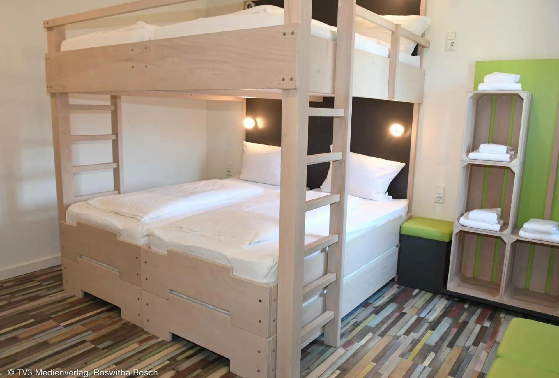 bunk bed, Bed in Hostel Art & Style