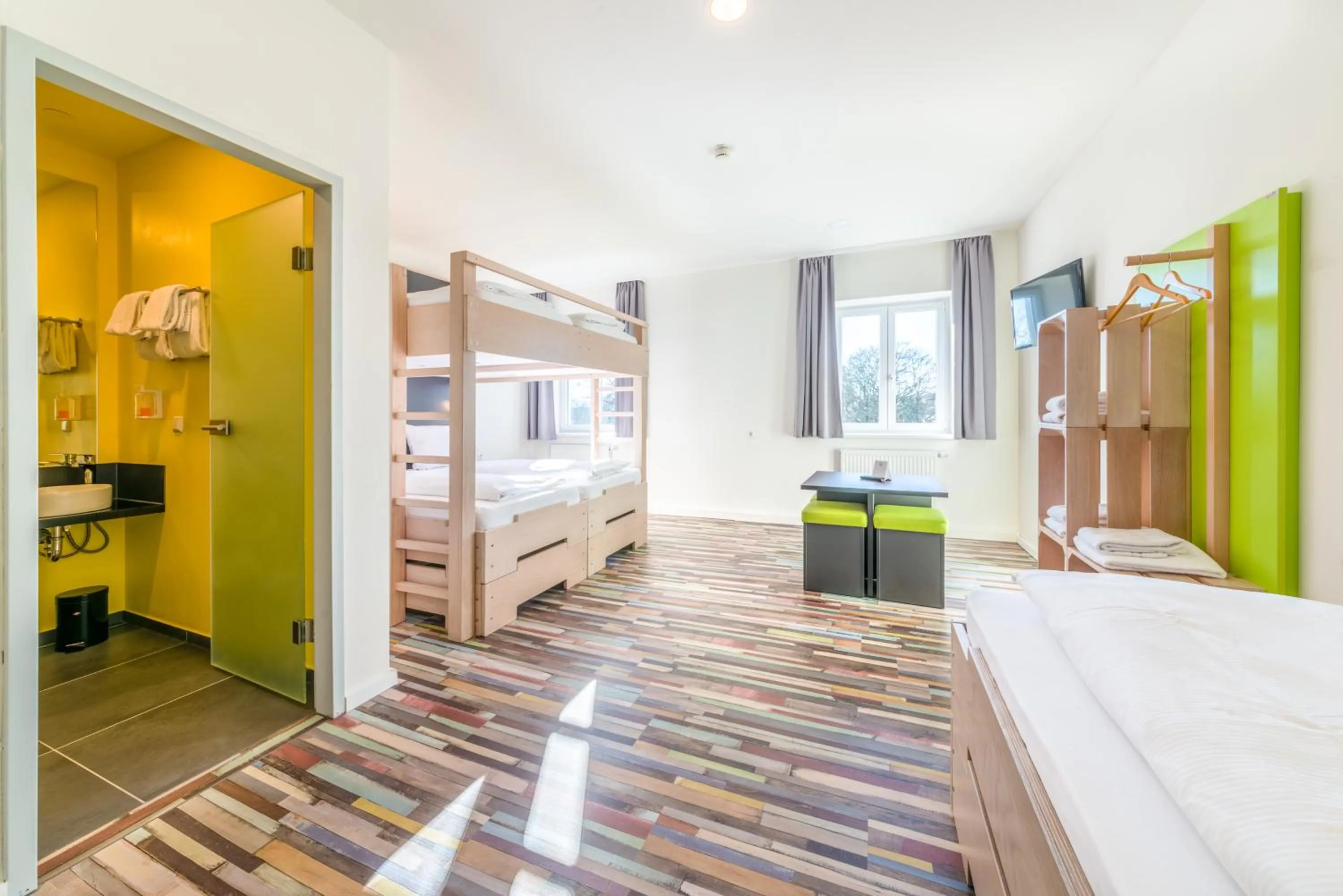 bunk bed, Bed in Hostel Art & Style