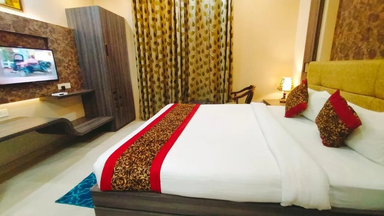 Photo of the whole room, Bed in Hotel Ozas Grand