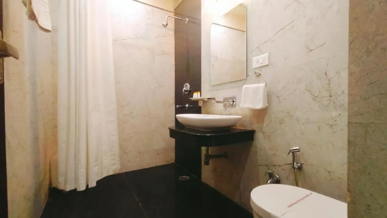 Bathroom in Hotel Ozas Grand