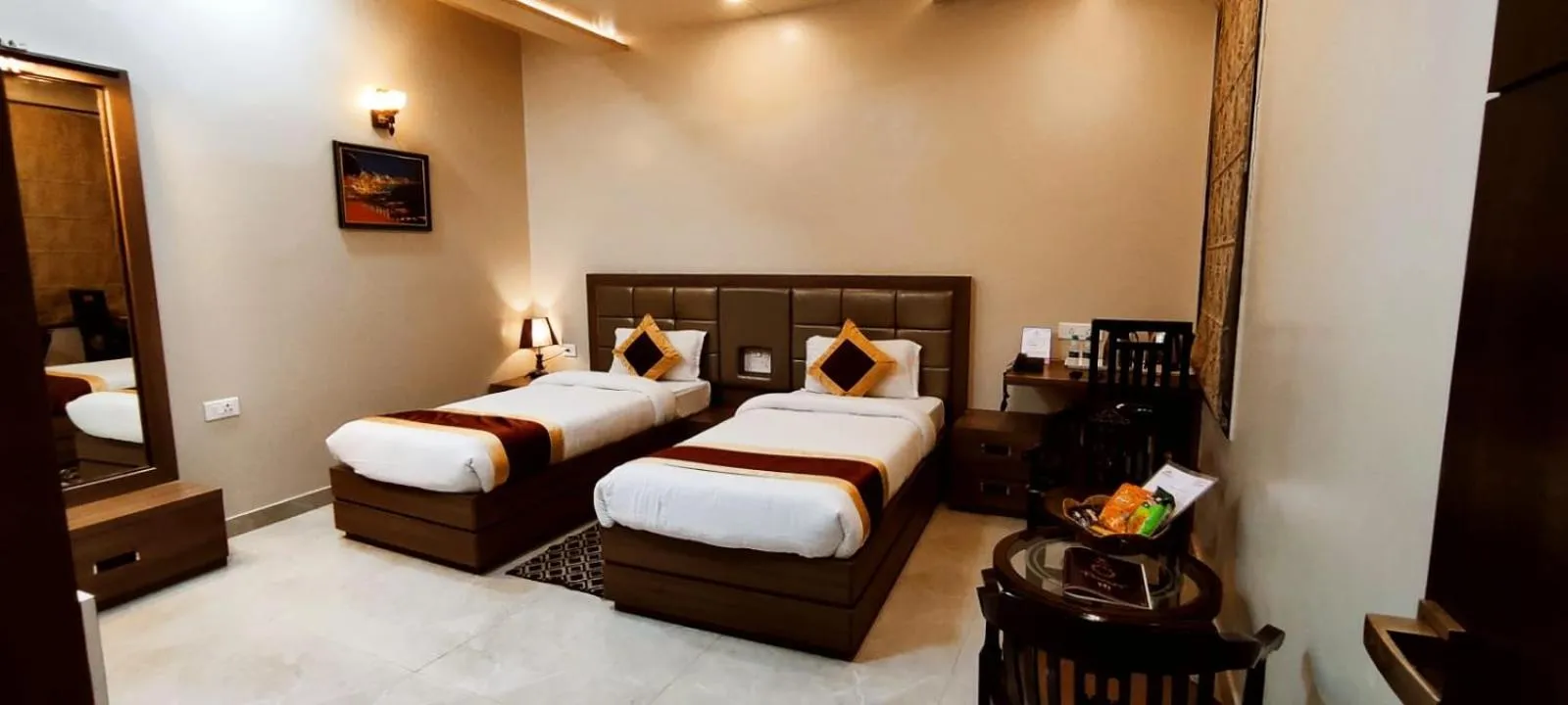 Photo of the whole room, Bed in Hotel Ozas Grand