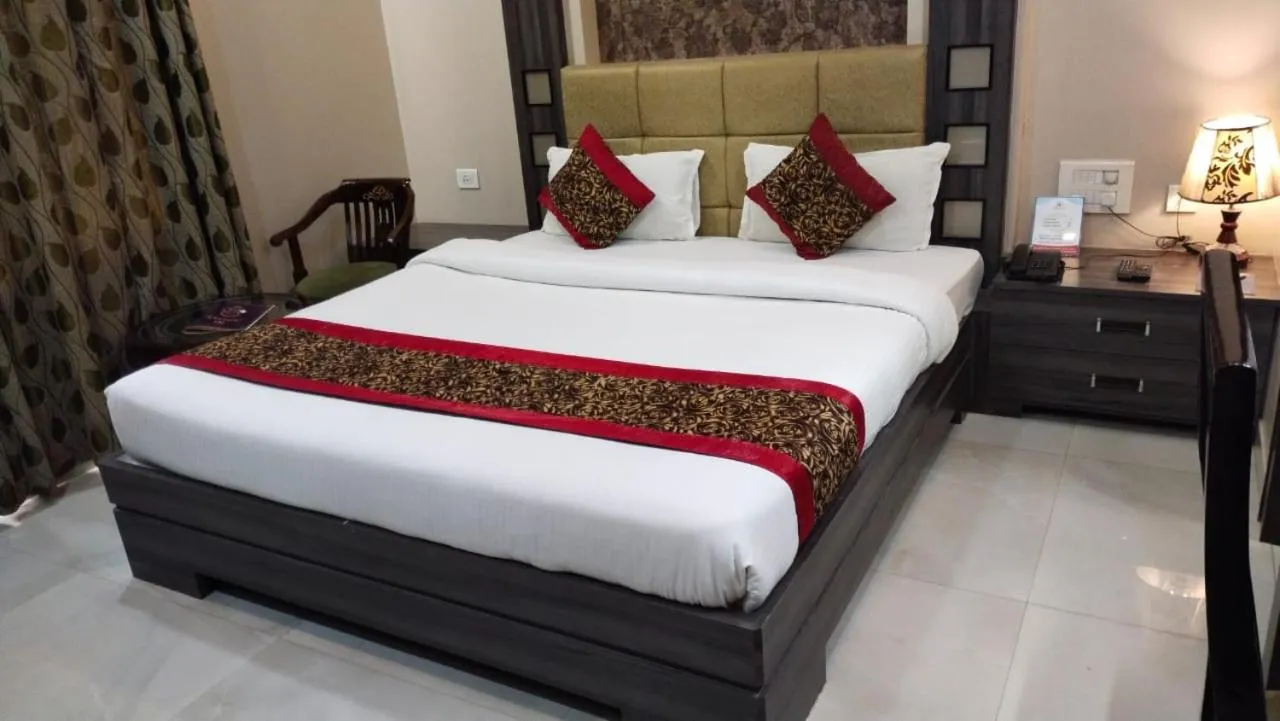 Photo of the whole room, Bed in Hotel Ozas Grand