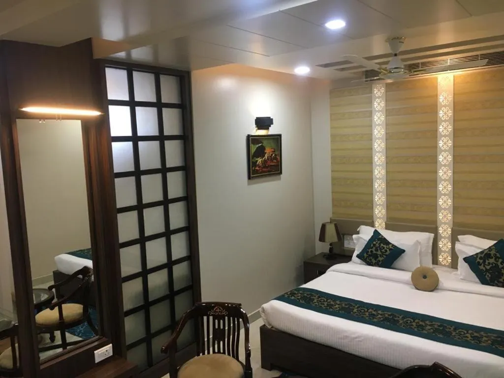 Living room, Bed in Hotel Ozas Grand