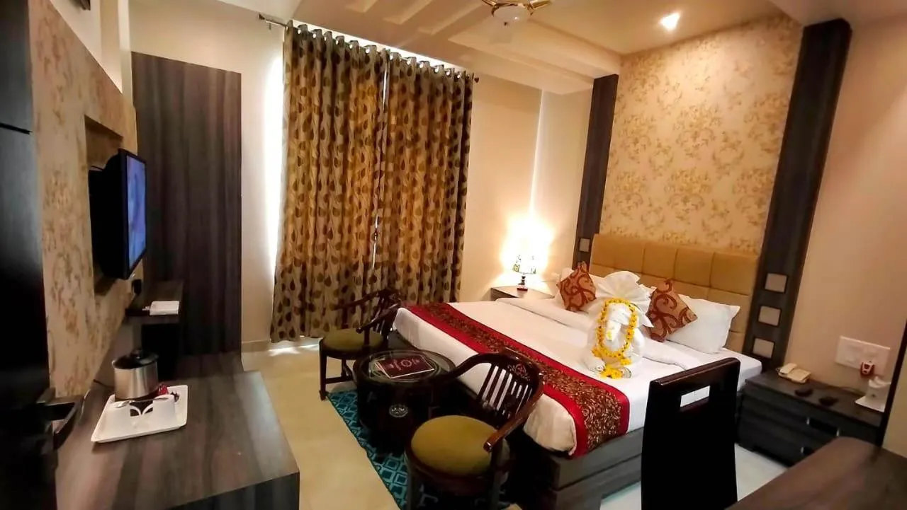 Photo of the whole room, Bed in Hotel Ozas Grand