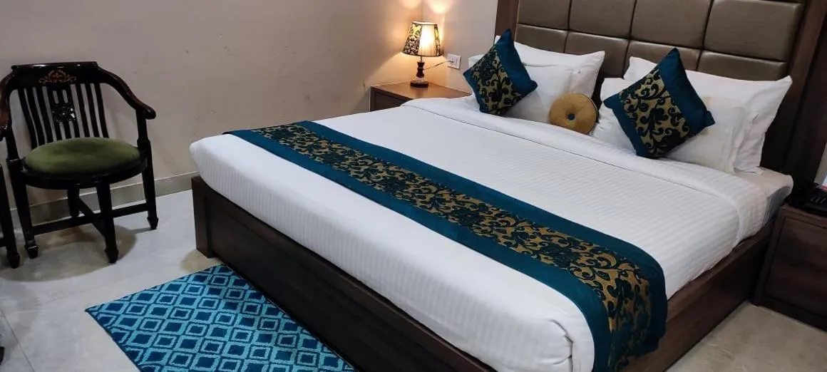 Living room, Bed in Hotel Ozas Grand