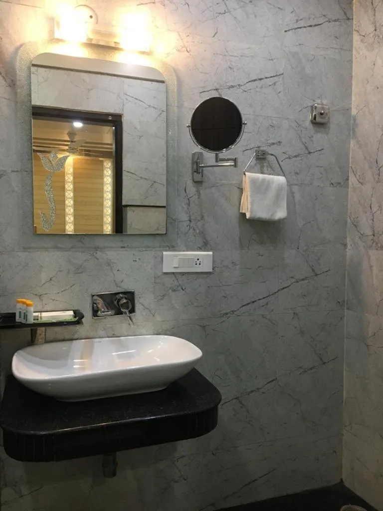 Bathroom in Hotel Ozas Grand