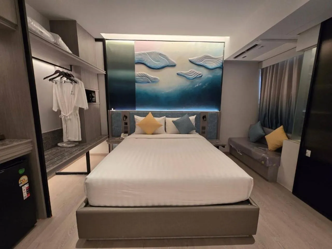 Photo of the whole room, Bed in Mike Hotel