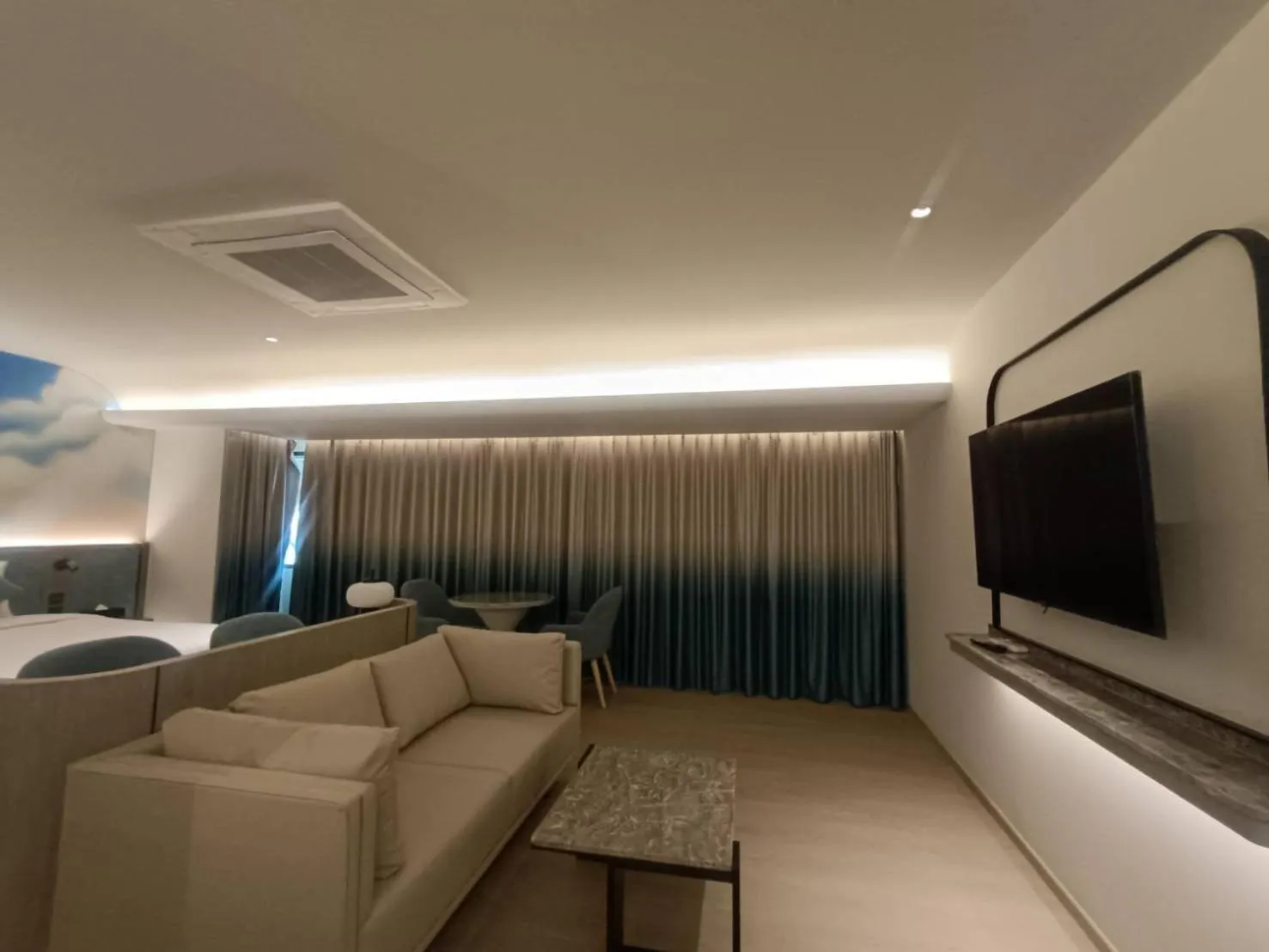 TV and multimedia in Mike Hotel