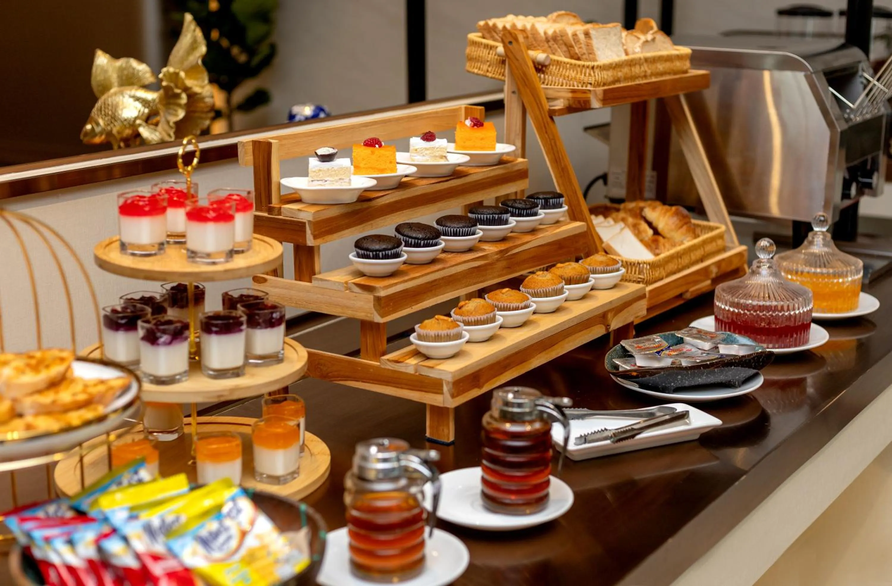 Restaurant/places to eat in Cloudotel Walking Street Pattaya