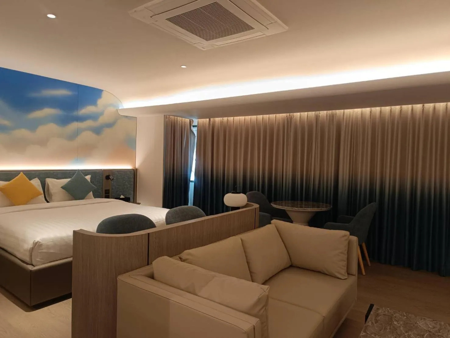 Photo of the whole room, Bed in Mike Hotel