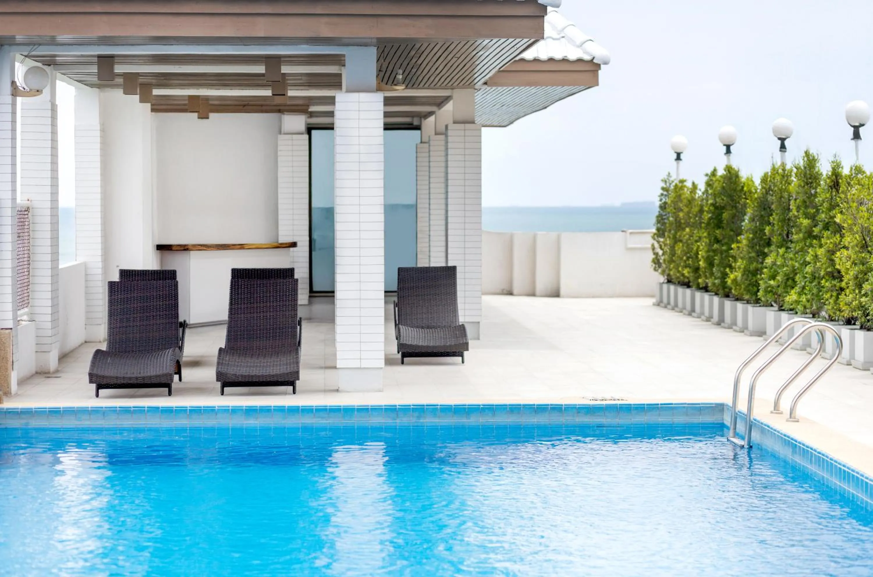 Swimming pool in Cloudotel Walking Street Pattaya