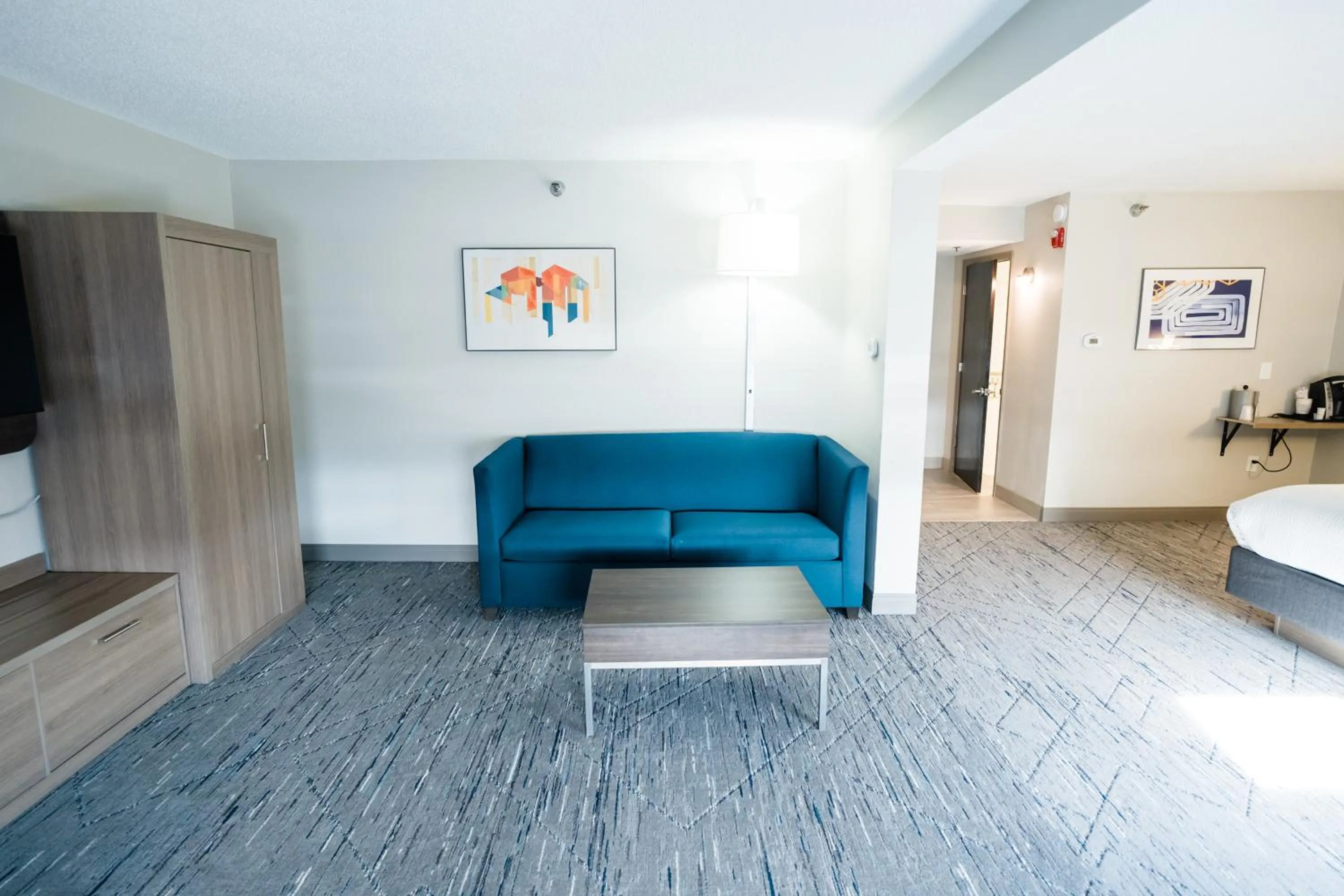 Bed in Holiday Inn Express Hotel & Suites Knoxville-North-I-75 Exit 112 by IHG