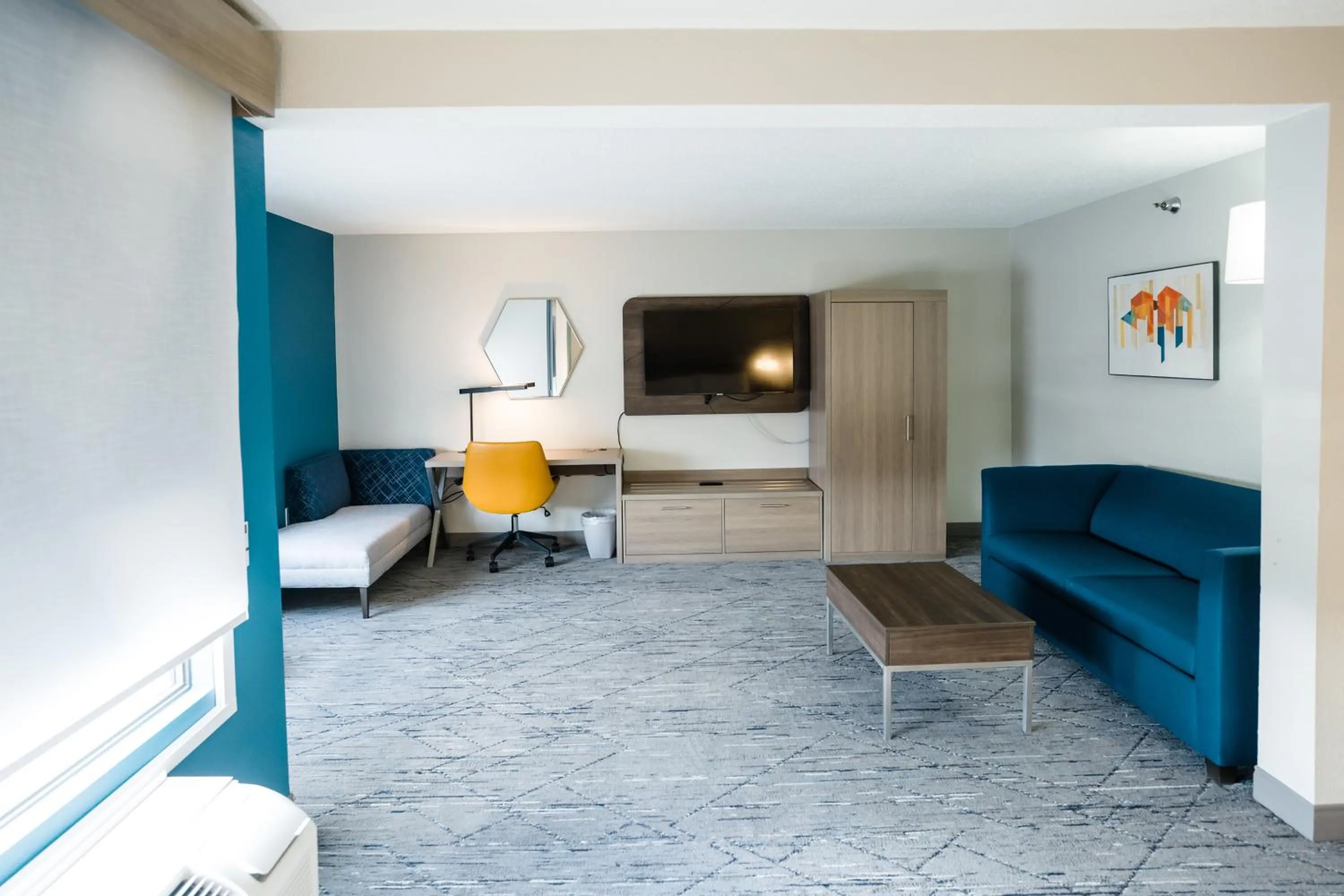 Bed in Holiday Inn Express Hotel & Suites Knoxville-North-I-75 Exit 112 by IHG