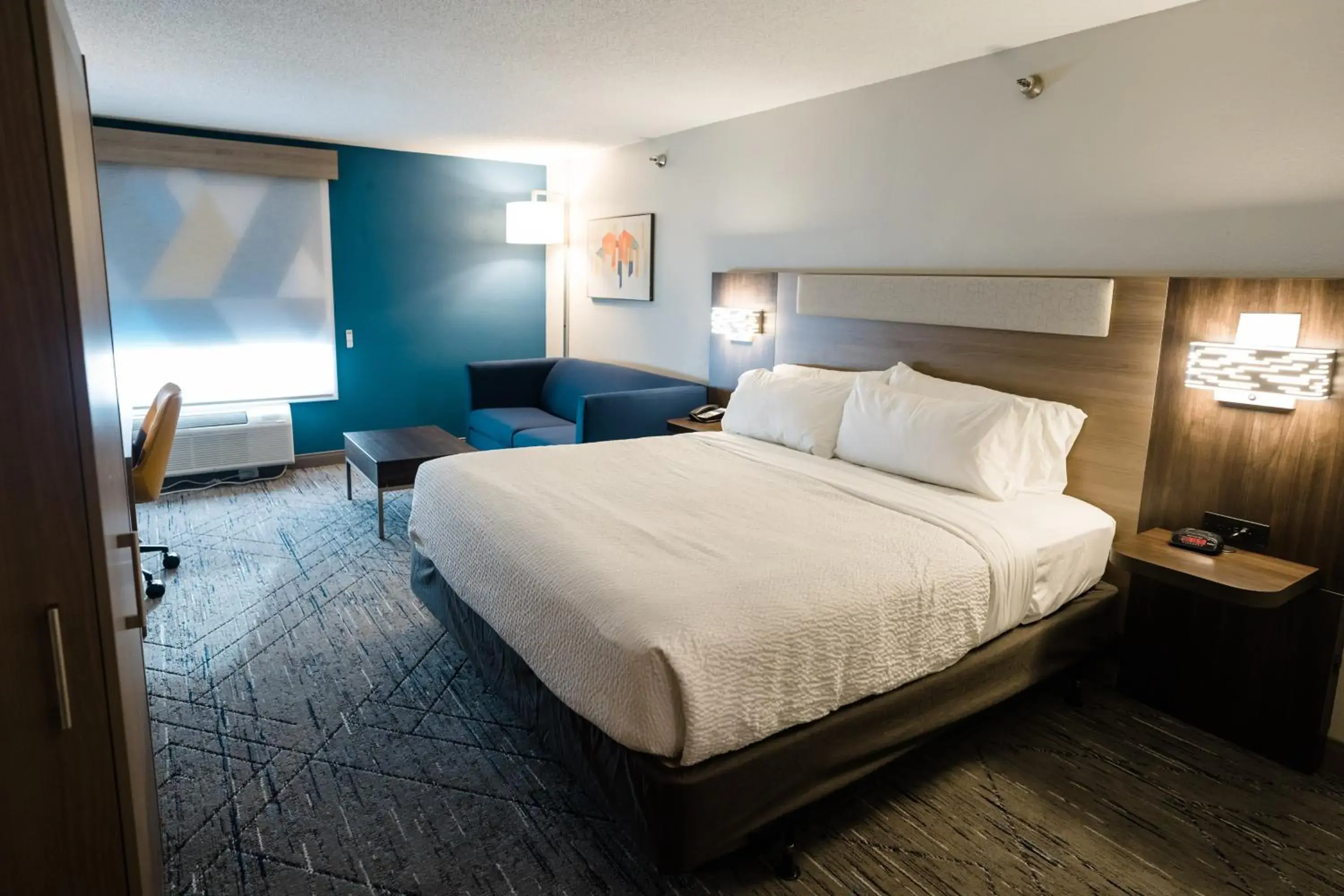 King Suite with Sofa Bed in Holiday Inn Express Hotel & Suites Knoxville-North-I-75 Exit 112 by IHG King Suite with Sofa Bed in Holiday Inn Express Hotel & Suites Knoxville-North-I-75 Exit 112 by IHG