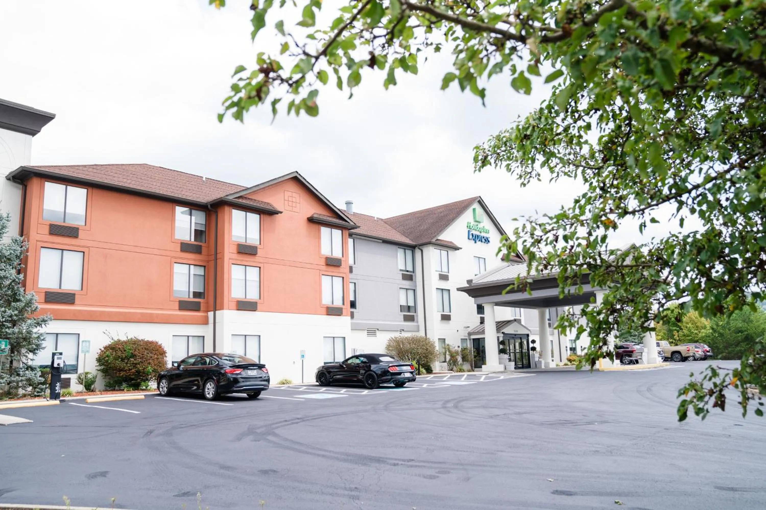 Property building in Holiday Inn Express Hotel & Suites Knoxville-North-I-75 Exit 112 by IHG