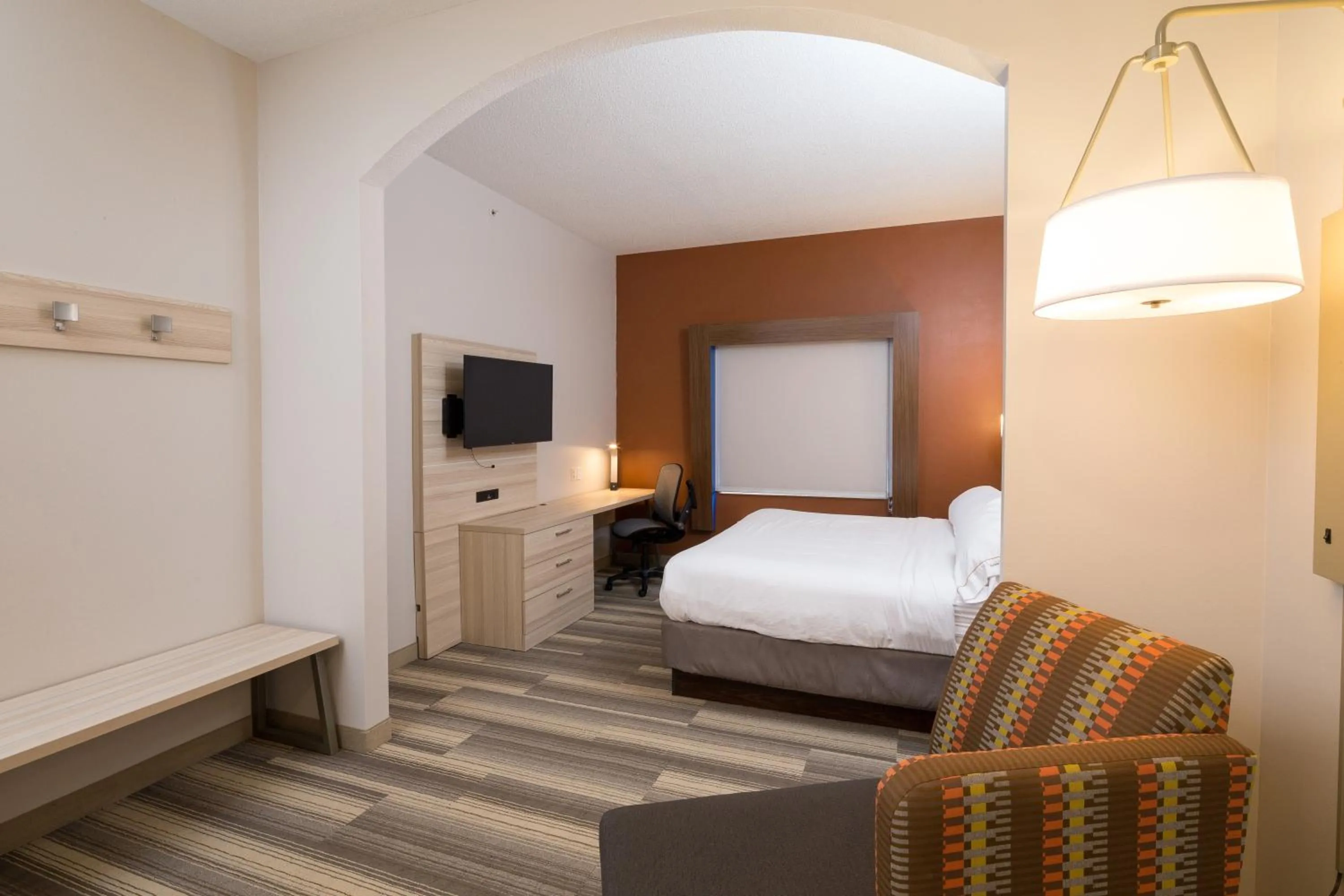 Photo of the whole room, Bed in Holiday Inn Express Hotel & Suites Detroit-Utica by IHG