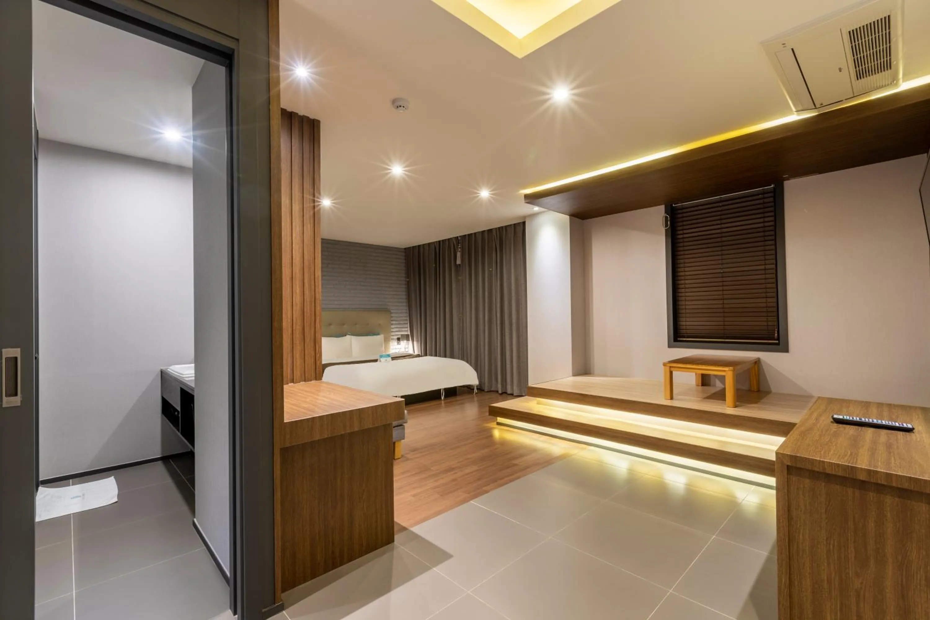 Living room, Bed in Sorgente Business Hotel