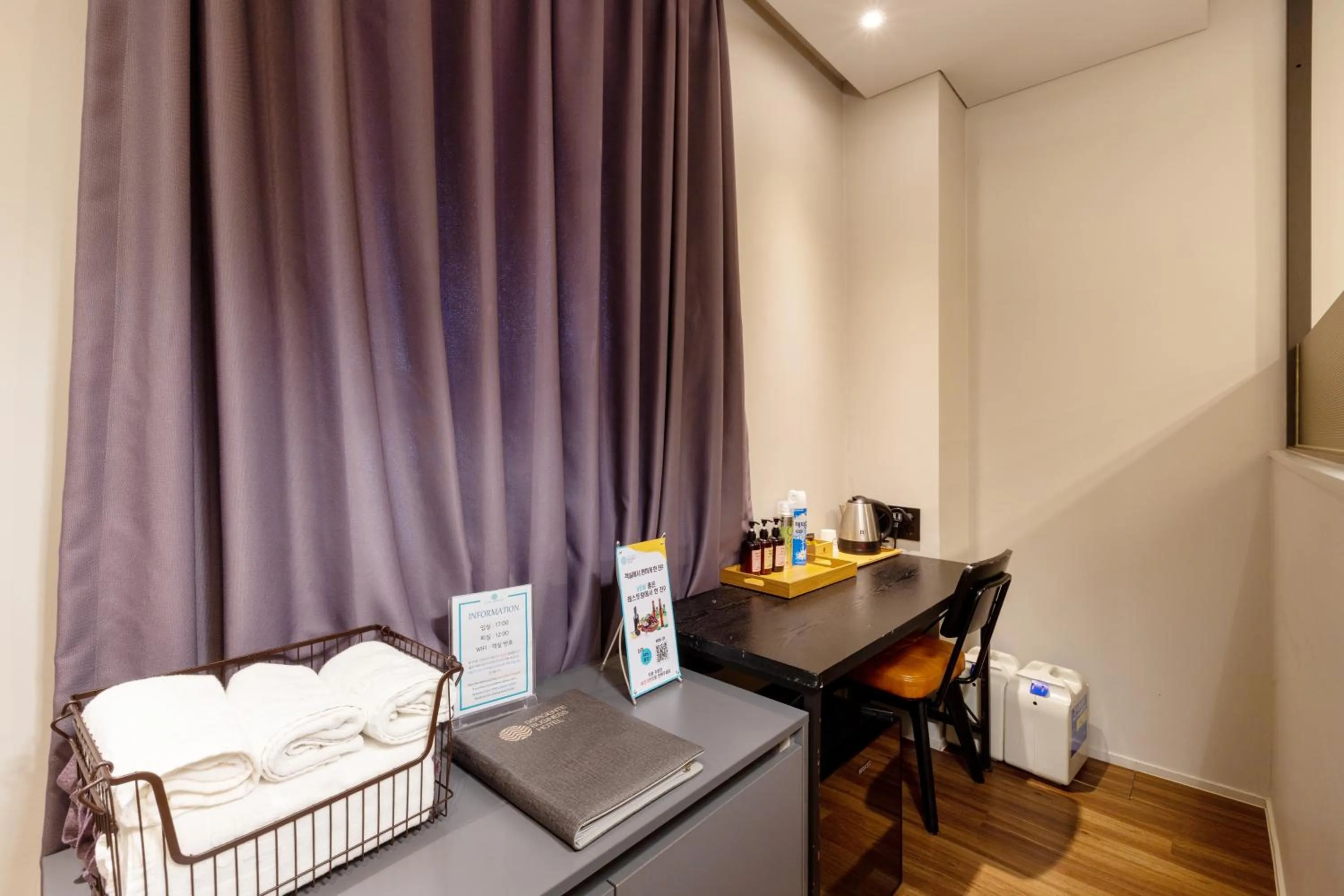 Seating area in Sorgente Business Hotel