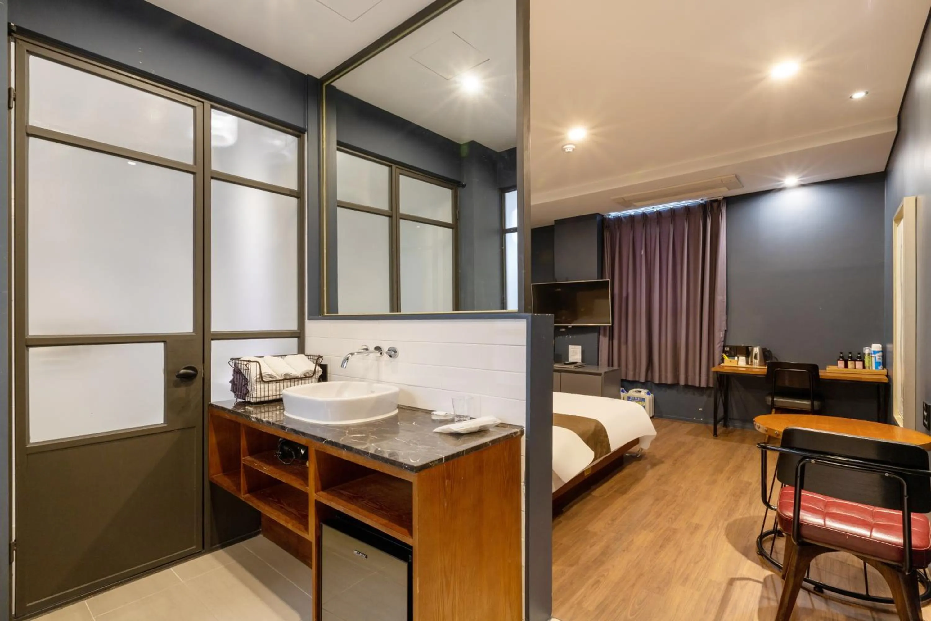 Bathroom, Bed in Sorgente Business Hotel