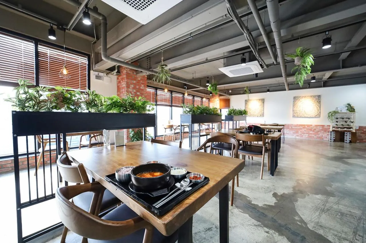 Restaurant/places to eat in Sorgente Business Hotel