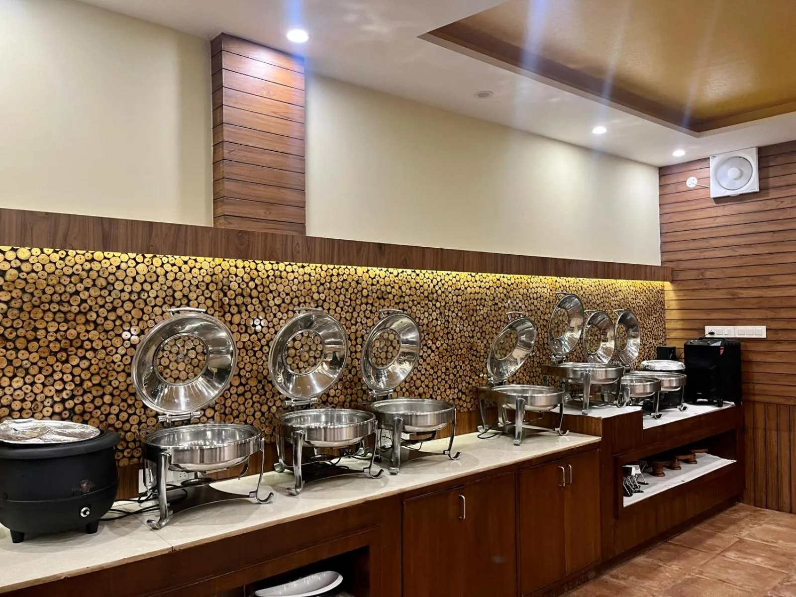 Restaurant/places to eat in Kufri Pacific Resort