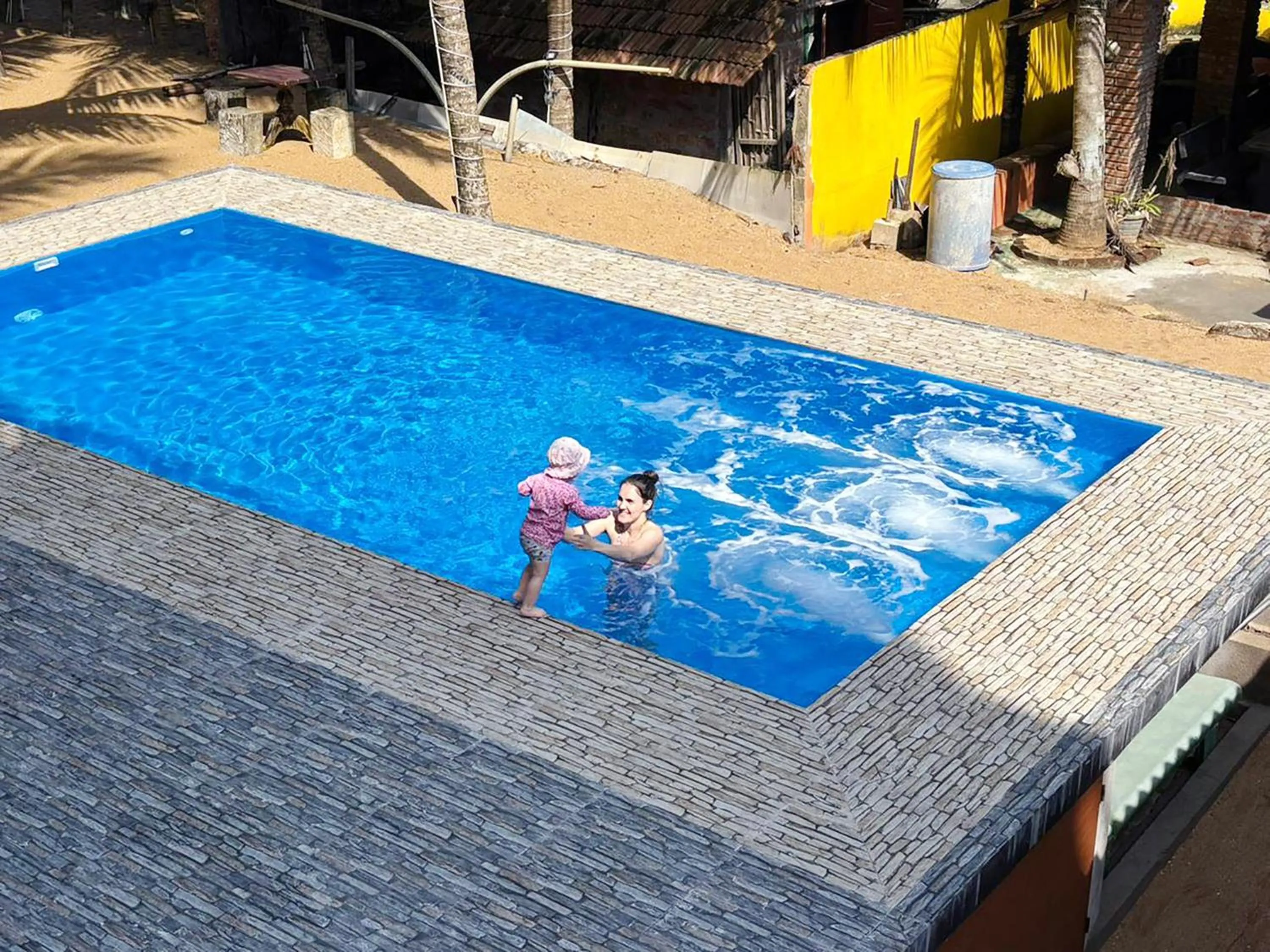 Swimming pool in Hotel Coconut Bay