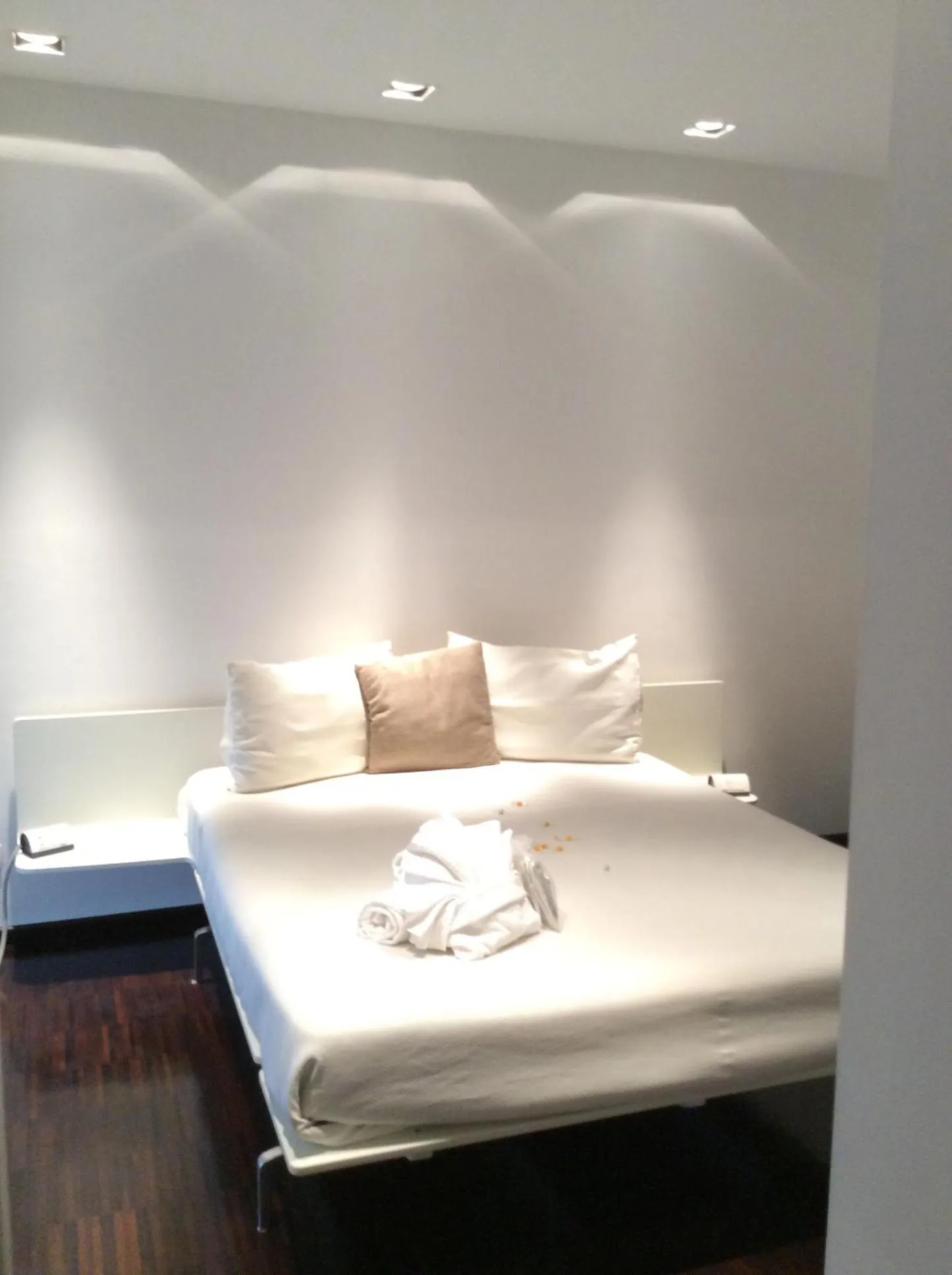 Photo of the whole room in 15.92 Hotel