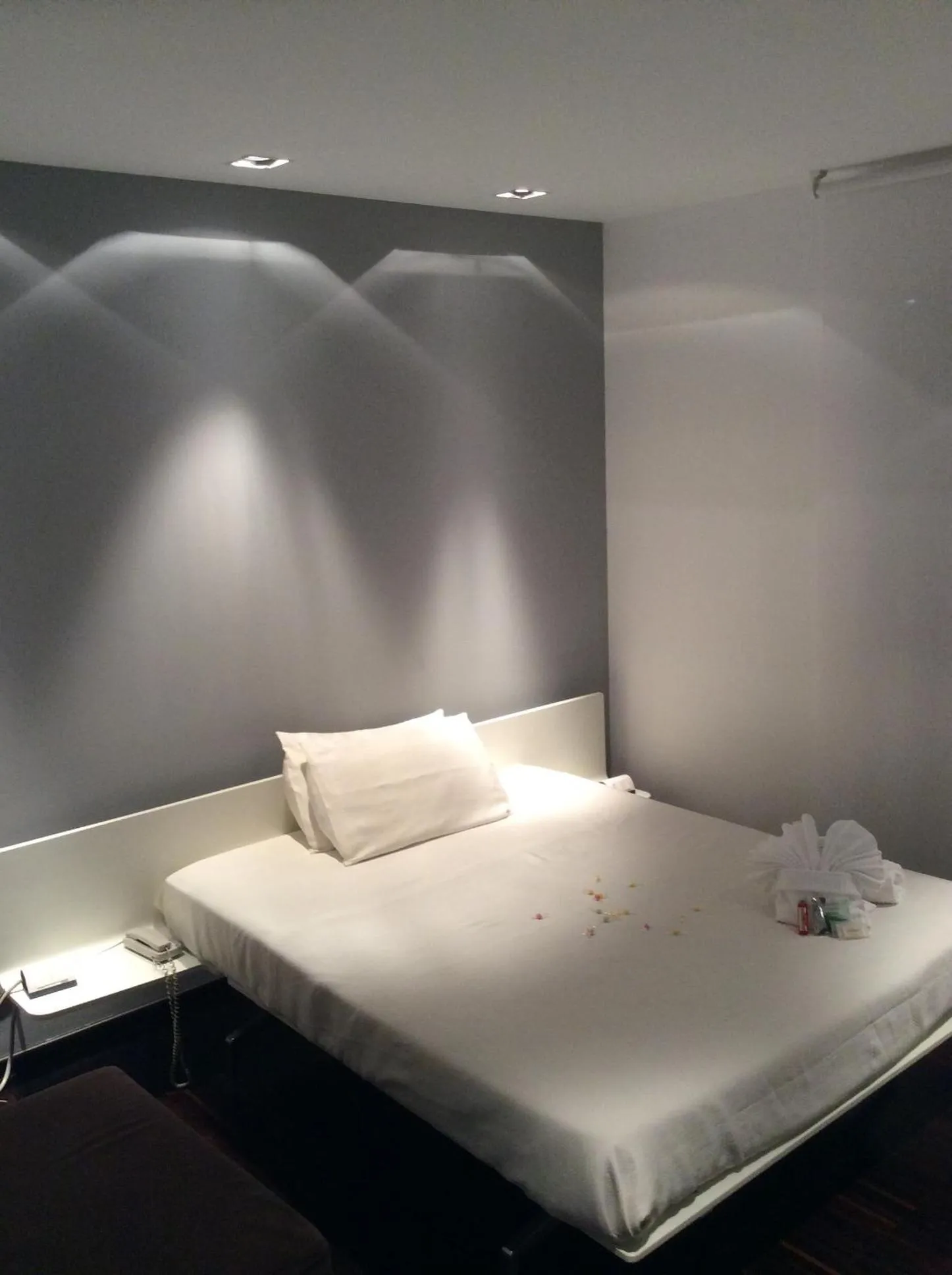 Photo of the whole room in 15.92 Hotel