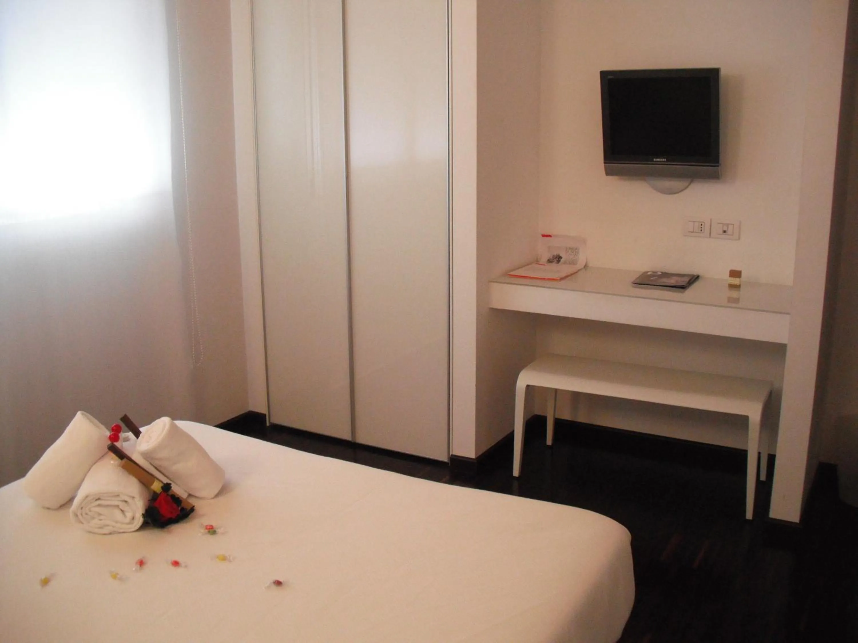 Photo of the whole room in 15.92 Hotel