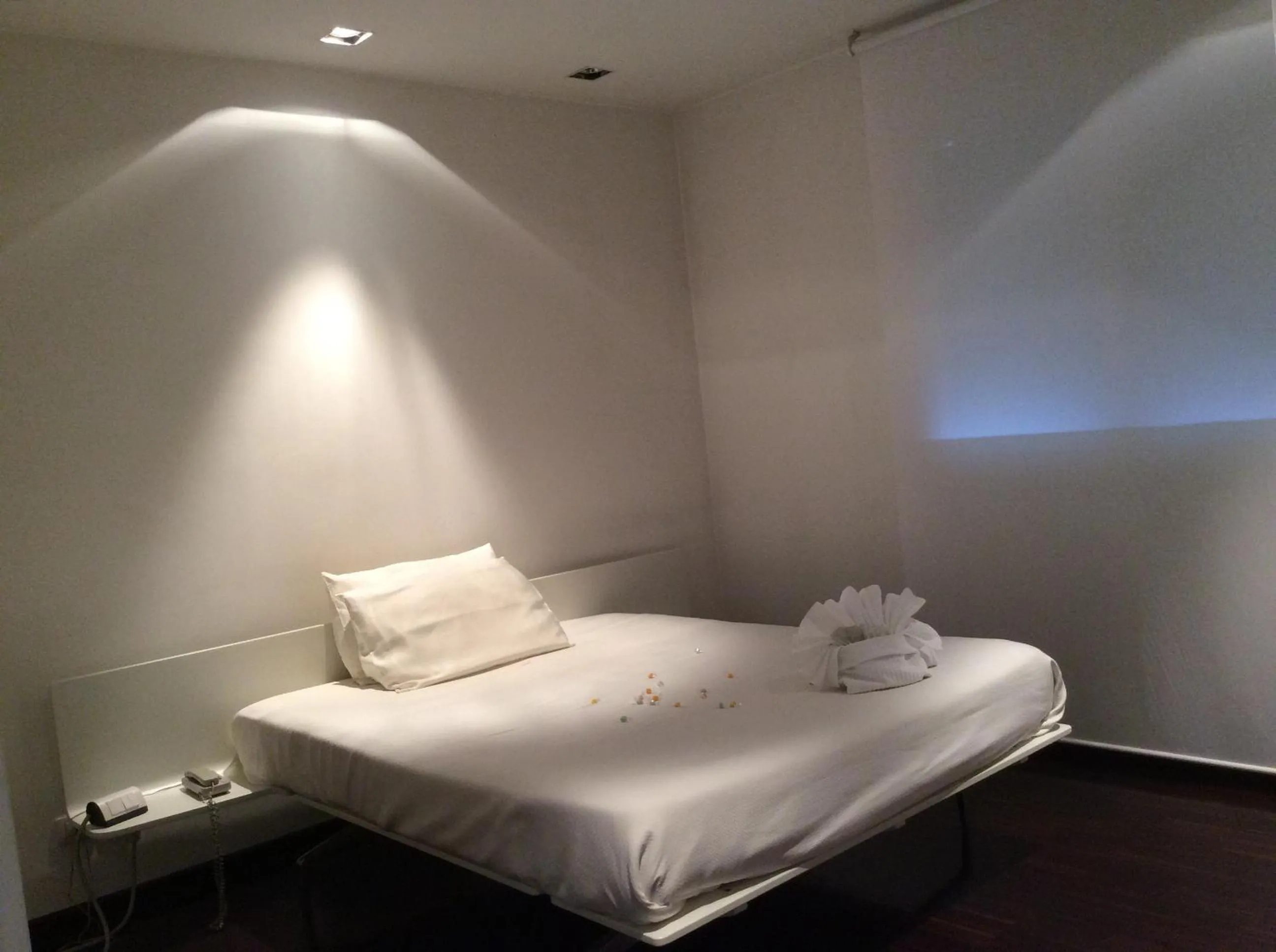 Photo of the whole room in 15.92 Hotel