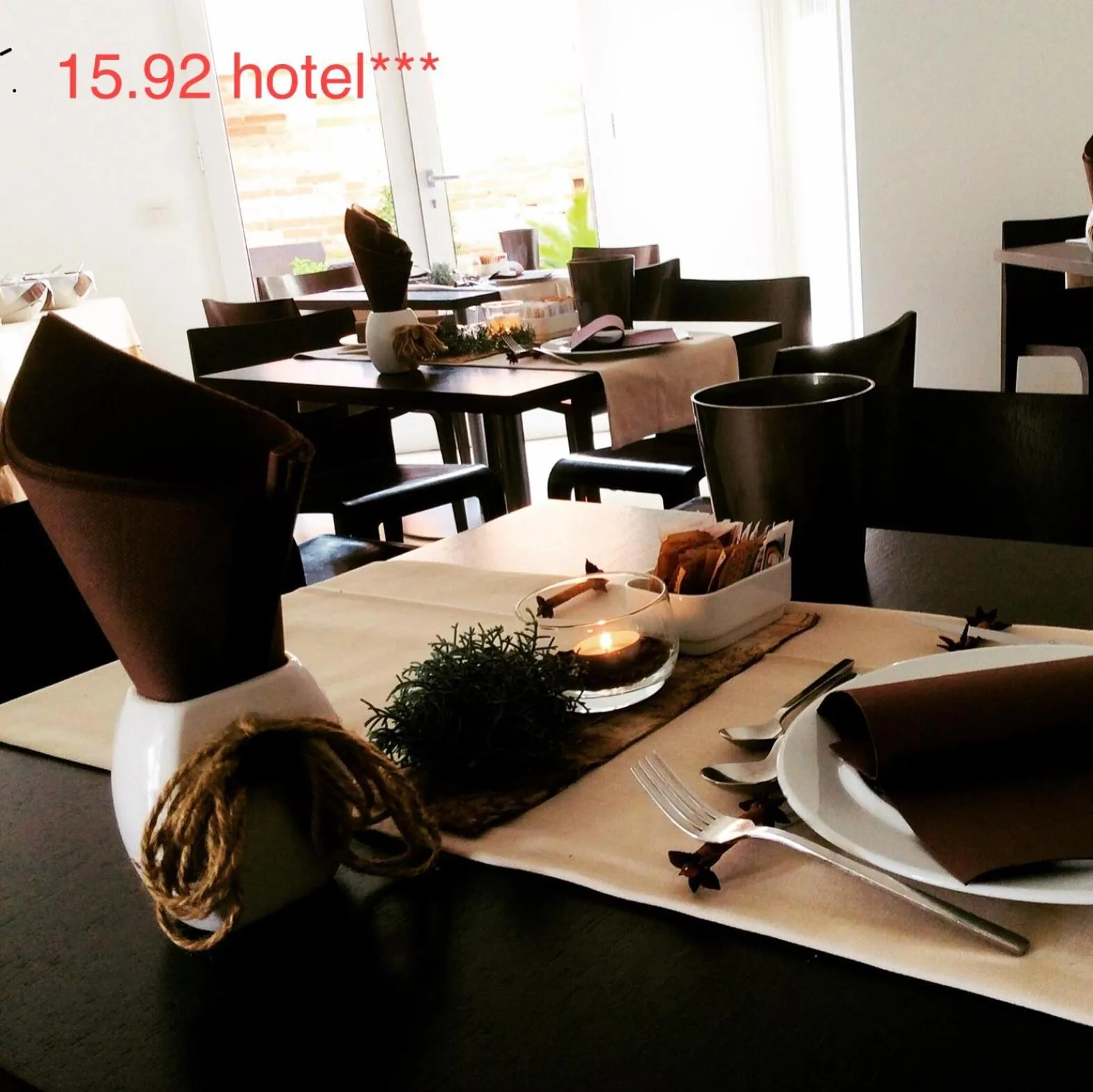 Restaurant/places to eat in 15.92 Hotel