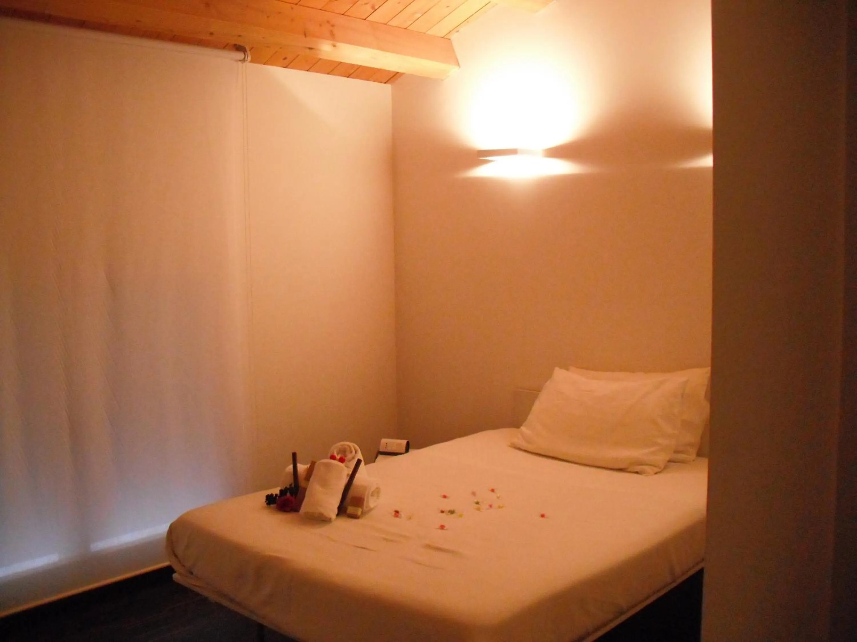 Photo of the whole room in 15.92 Hotel