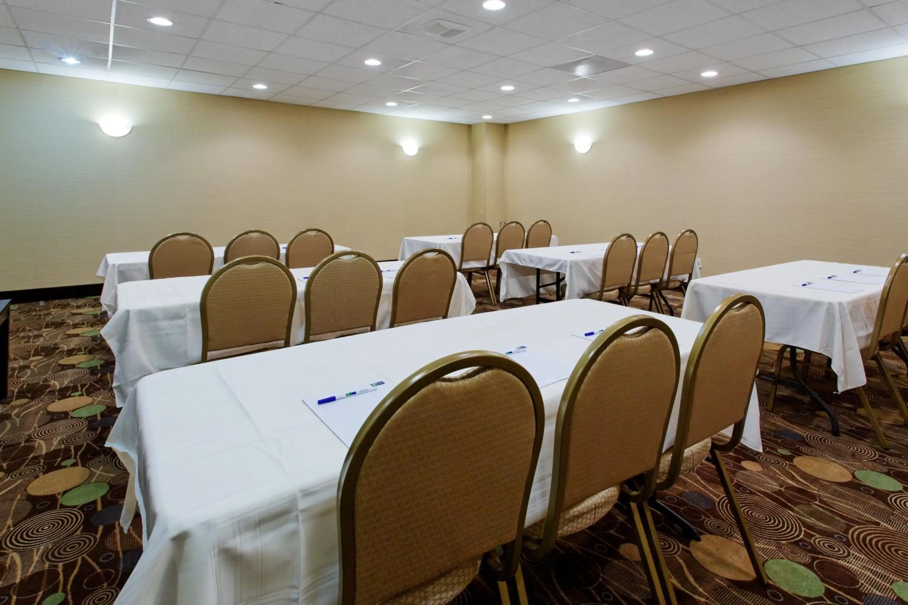 Meeting/conference room in Holiday Inn Express Benicia by IHG