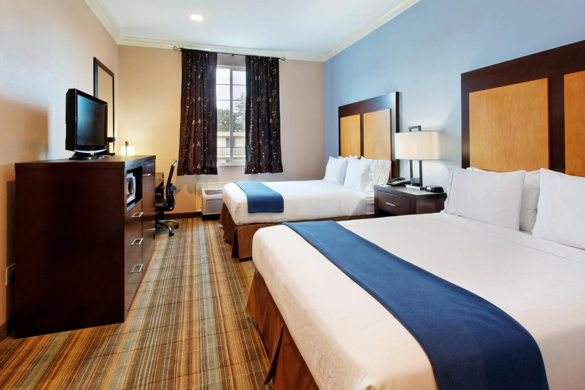 Photo of the whole room, Bed in Holiday Inn Express Benicia by IHG
