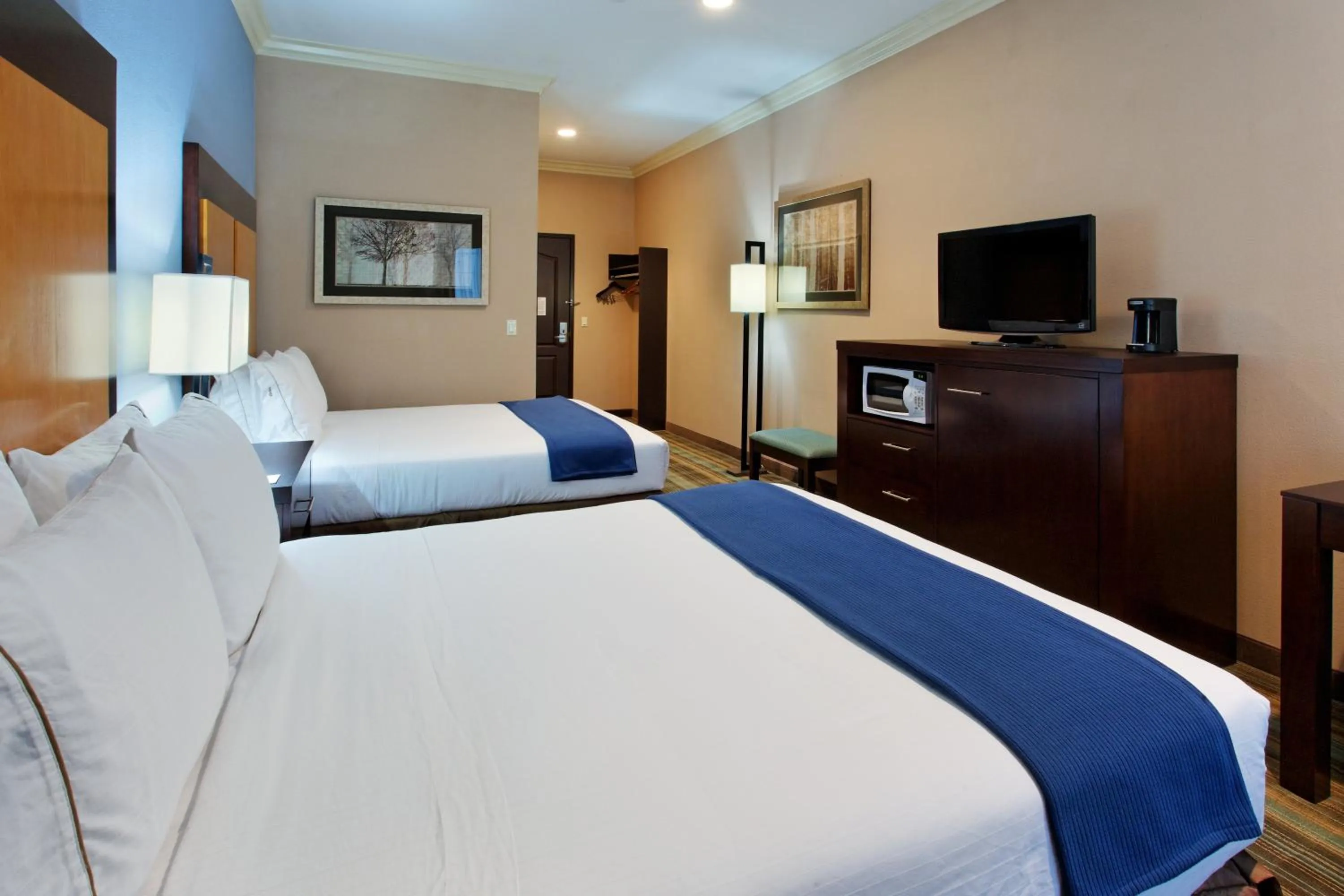 Bed in Holiday Inn Express Benicia by IHG