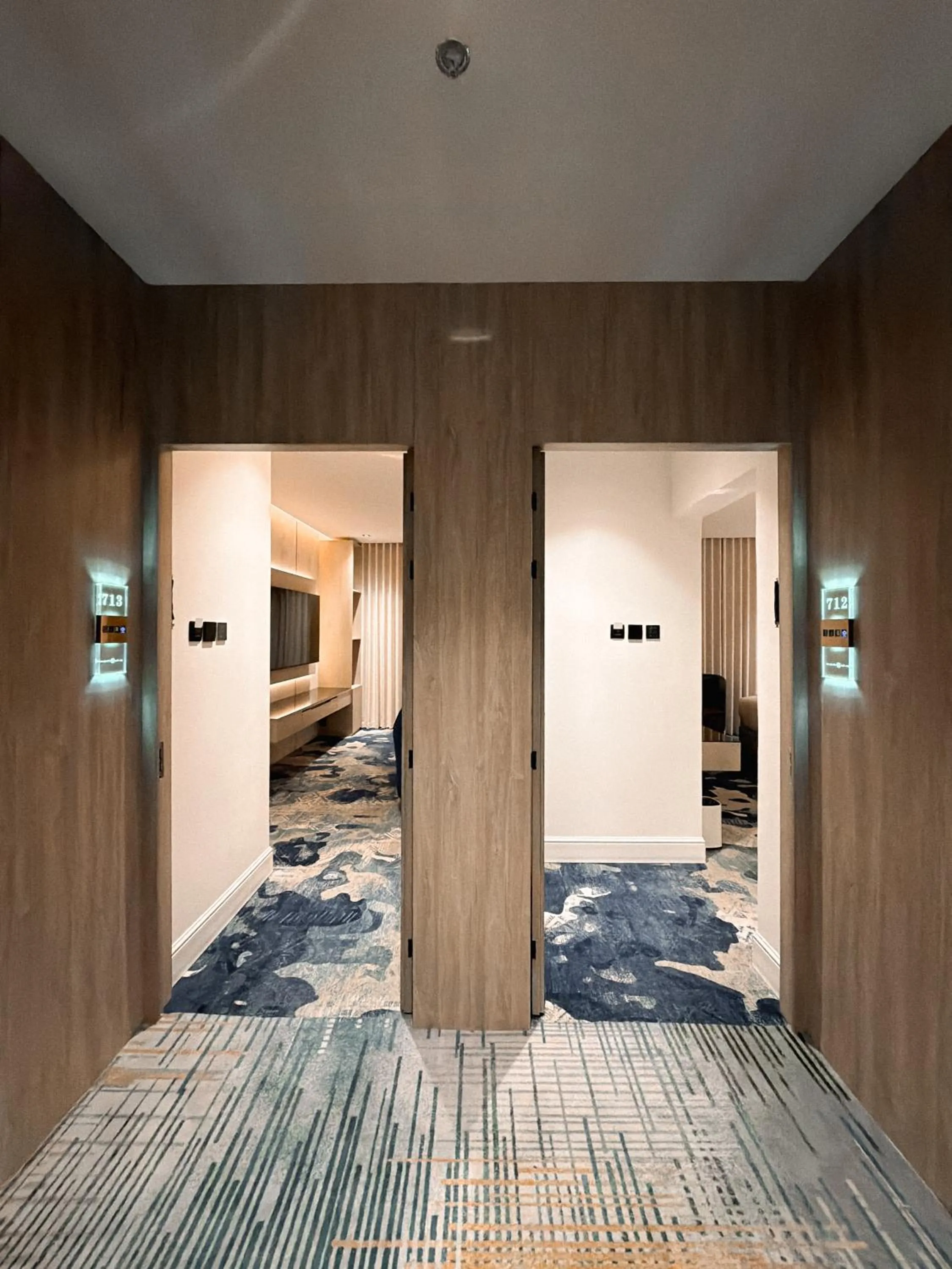 Bed in Rose Garden Hotel فندق روز جاردن