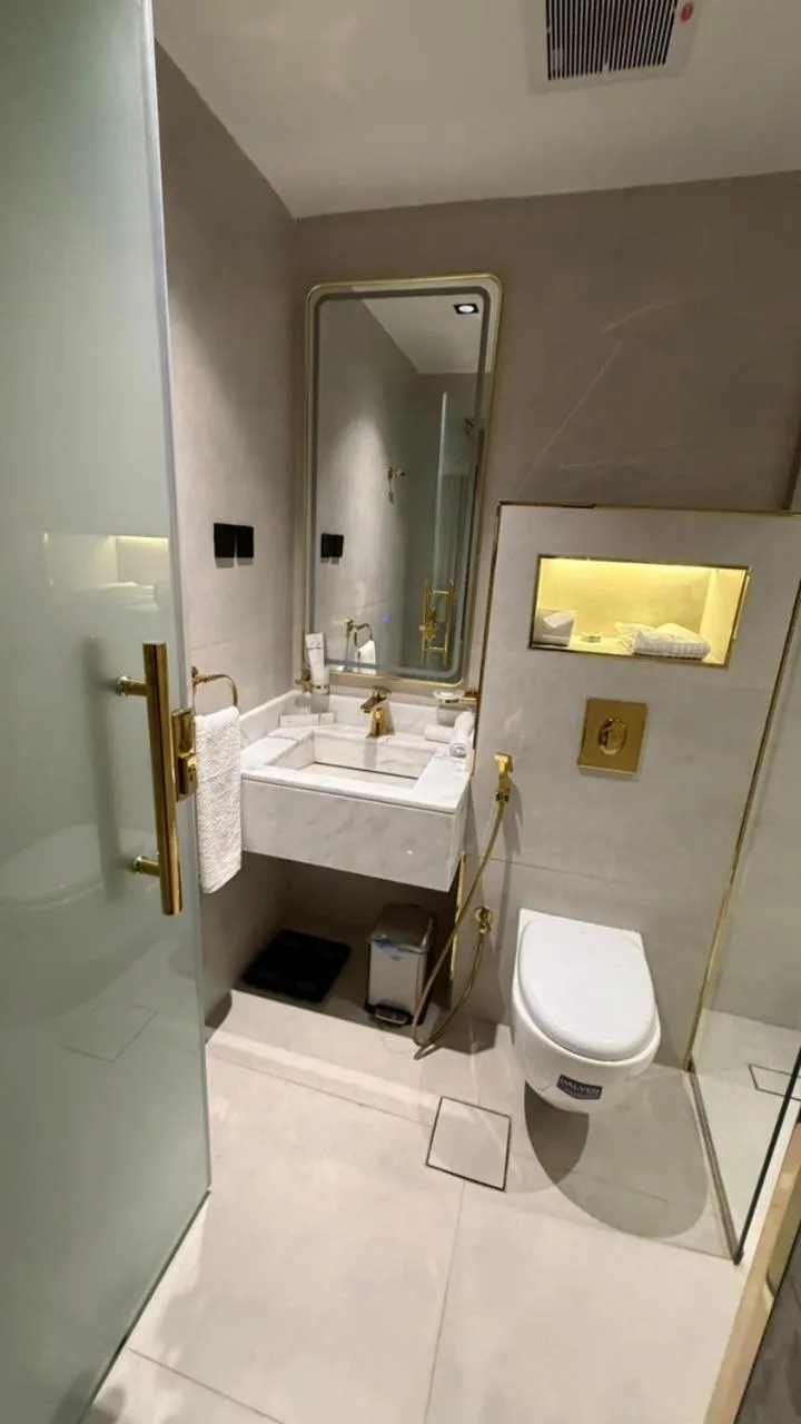 Bathroom in Rose Garden Hotel فندق روز جاردن