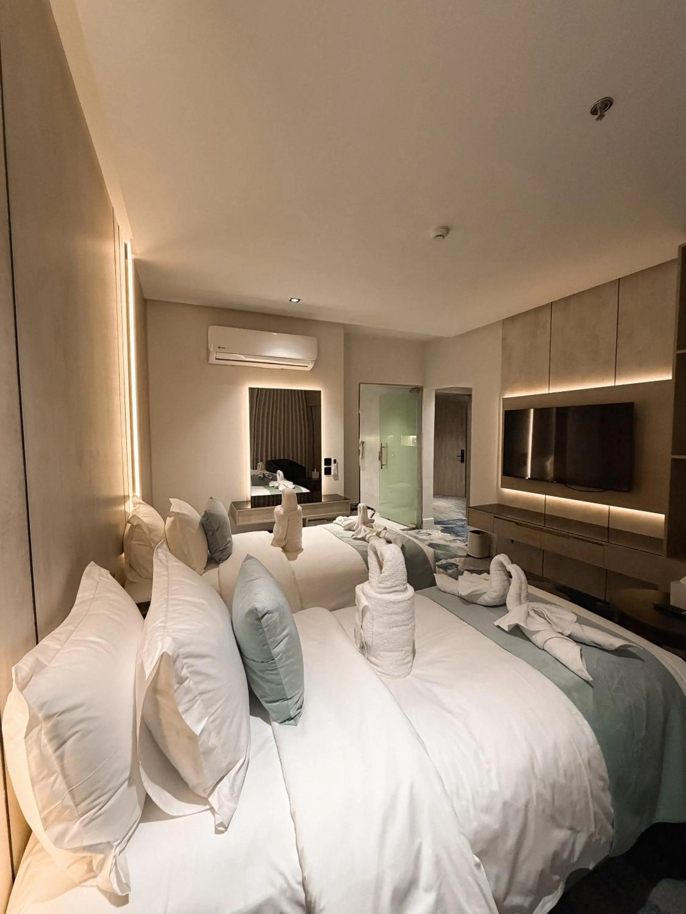 Bed in Rose Garden Hotel فندق روز جاردن