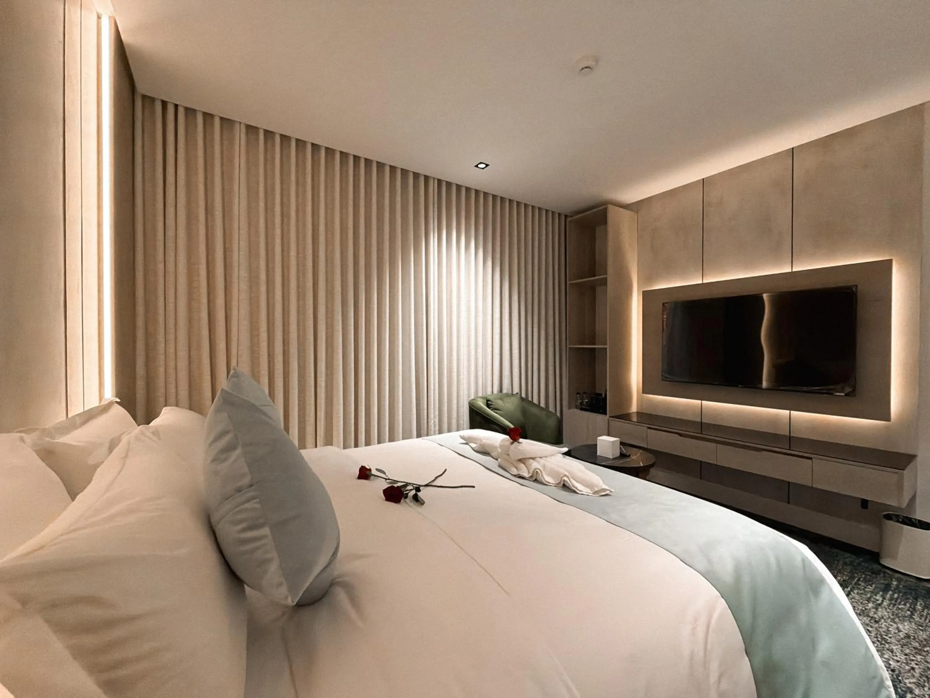 Bed in Rose Garden Hotel فندق روز جاردن