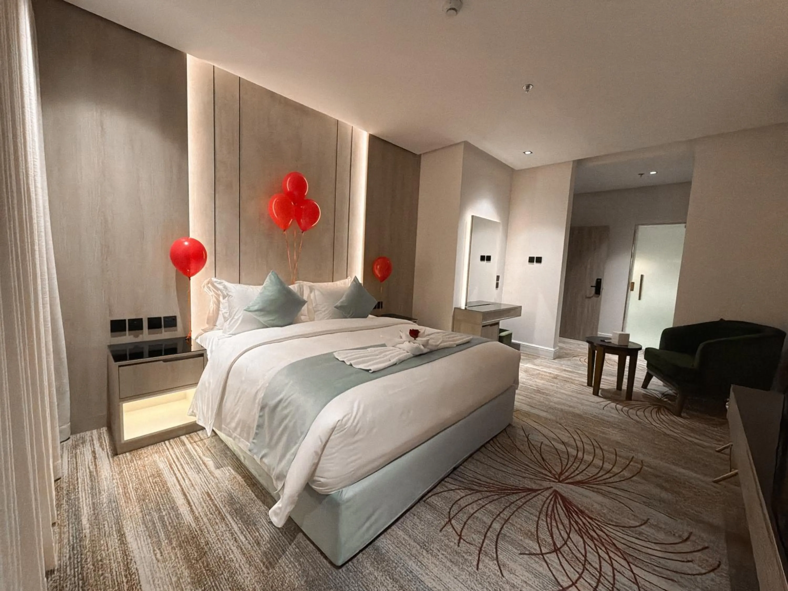 Bed in Rose Garden Hotel فندق روز جاردن